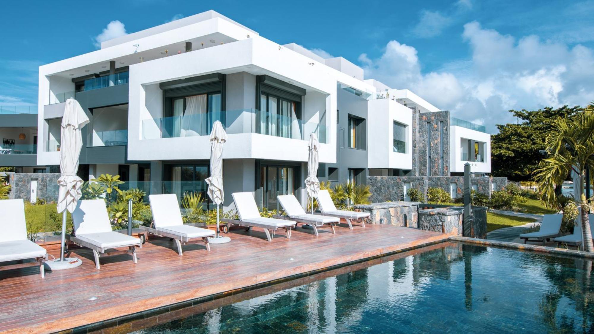Front Penthouse In Pereybere Apartment