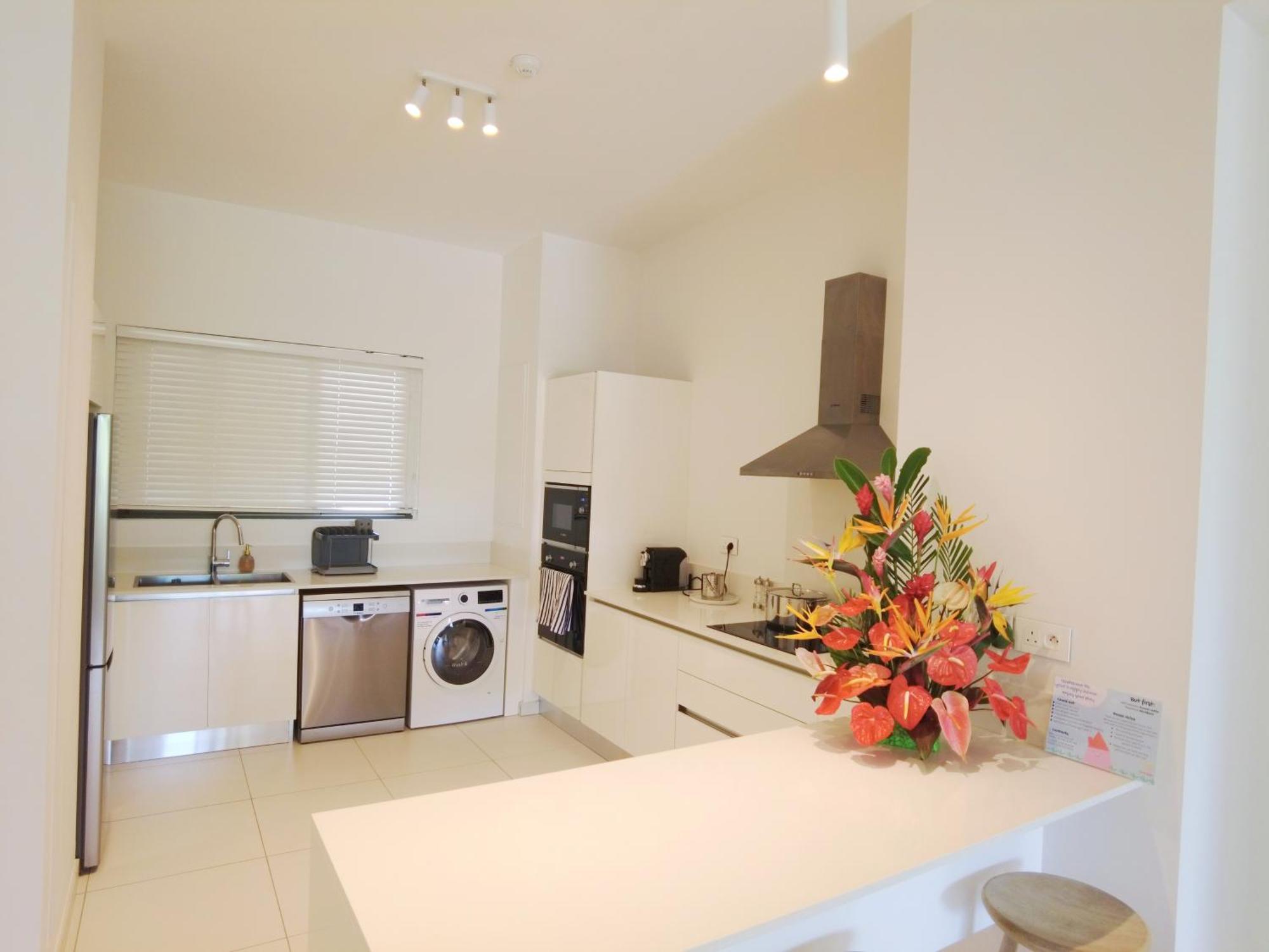 Eden: Beachfront Luxury With Private Rooftop Pool
