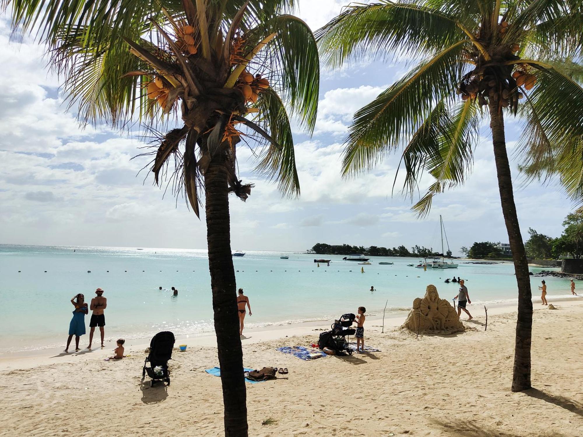 Eden: Beachfront Luxury With Private Rooftop Pool