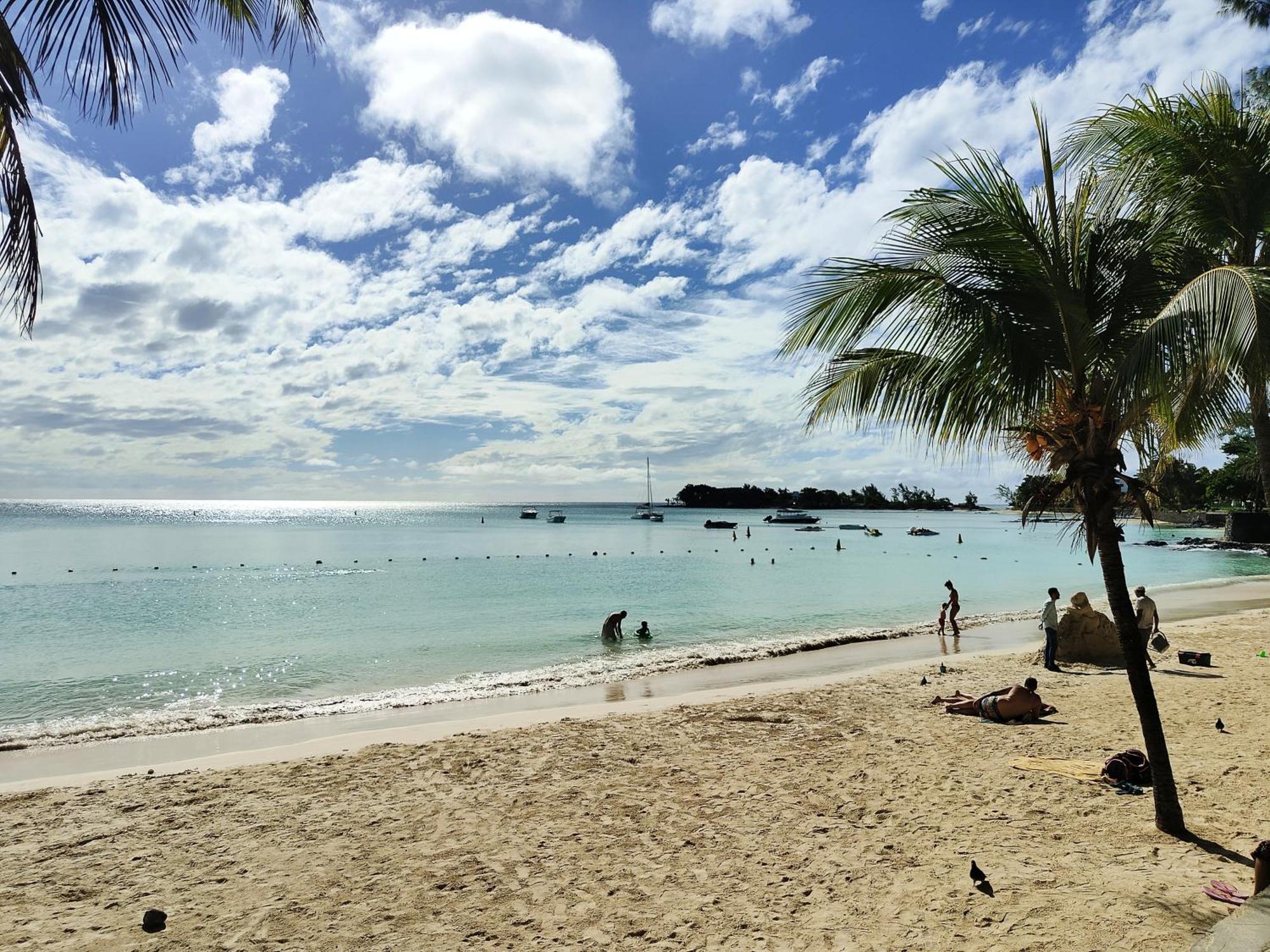 Villa Eden: Beachfront Luxury With Private Rooftop Pool Grand Baie