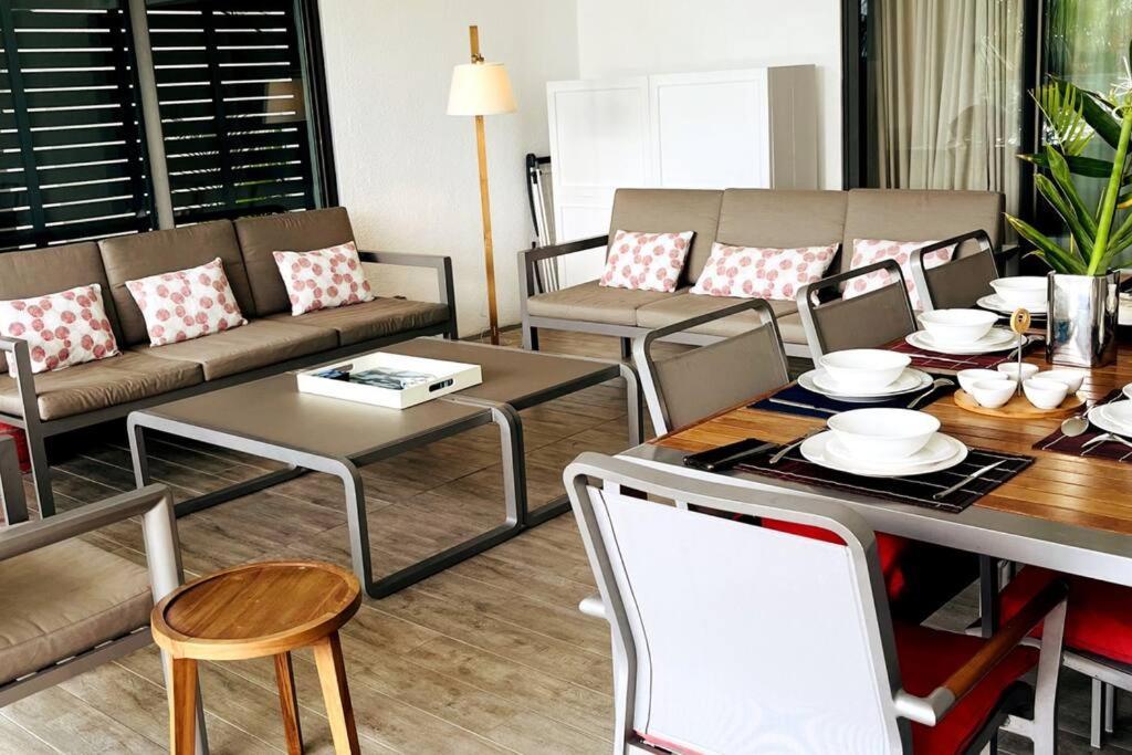 Latitude Luxury Seafront Apartment *