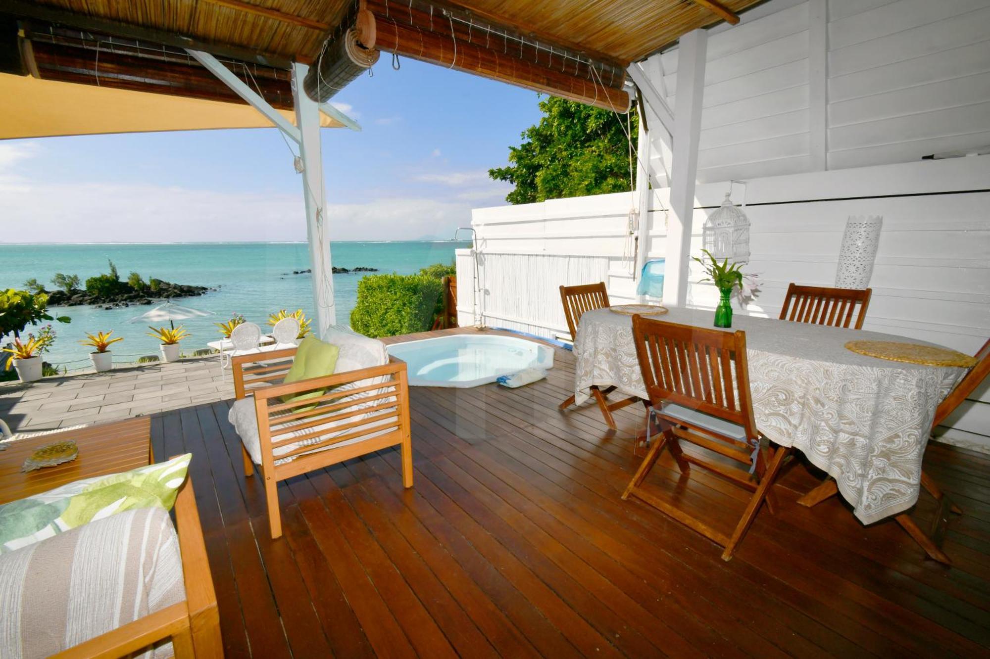 Meerana Cheerful Beachfront With Jacuzzi Holiday home *