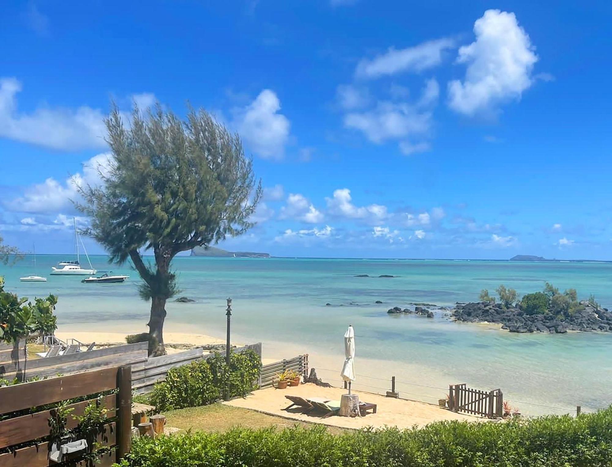 Meerana Cheerful Beachfront With Jacuzzi Holiday home Grand Gaube