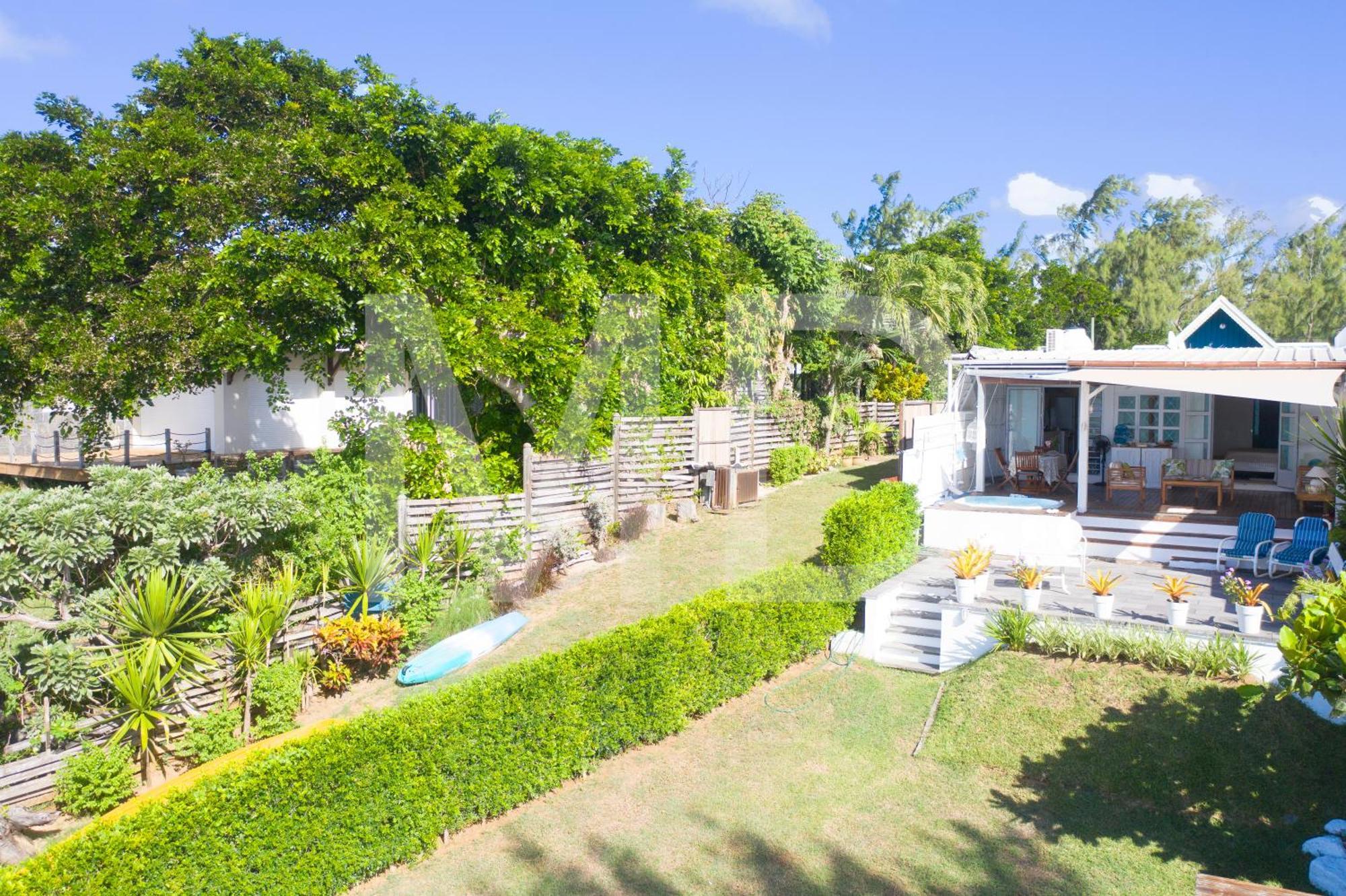 Meerana Cheerful Beachfront With Jacuzzi Holiday home Grand Gaube