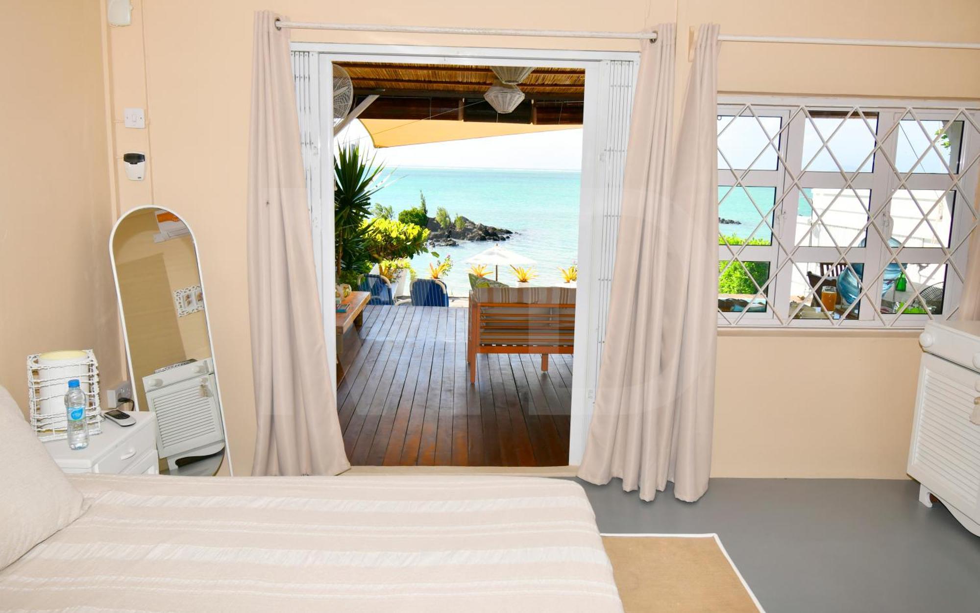 Meerana Cheerful Beachfront With Jacuzzi Grand Gaube