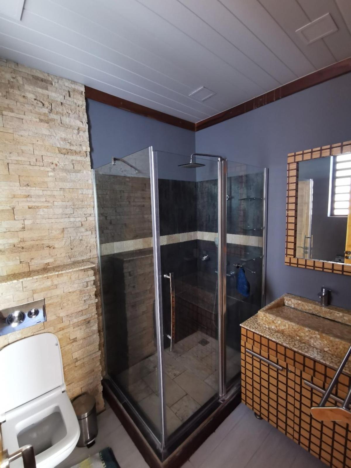 Deluxe Ocean View Penthouse With Private Roof Deck *
