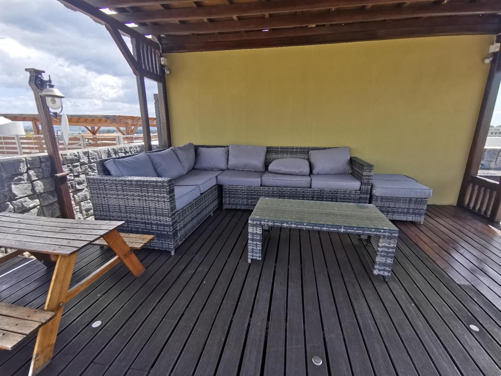 Deluxe Ocean View Penthouse With Private Roof Deck *