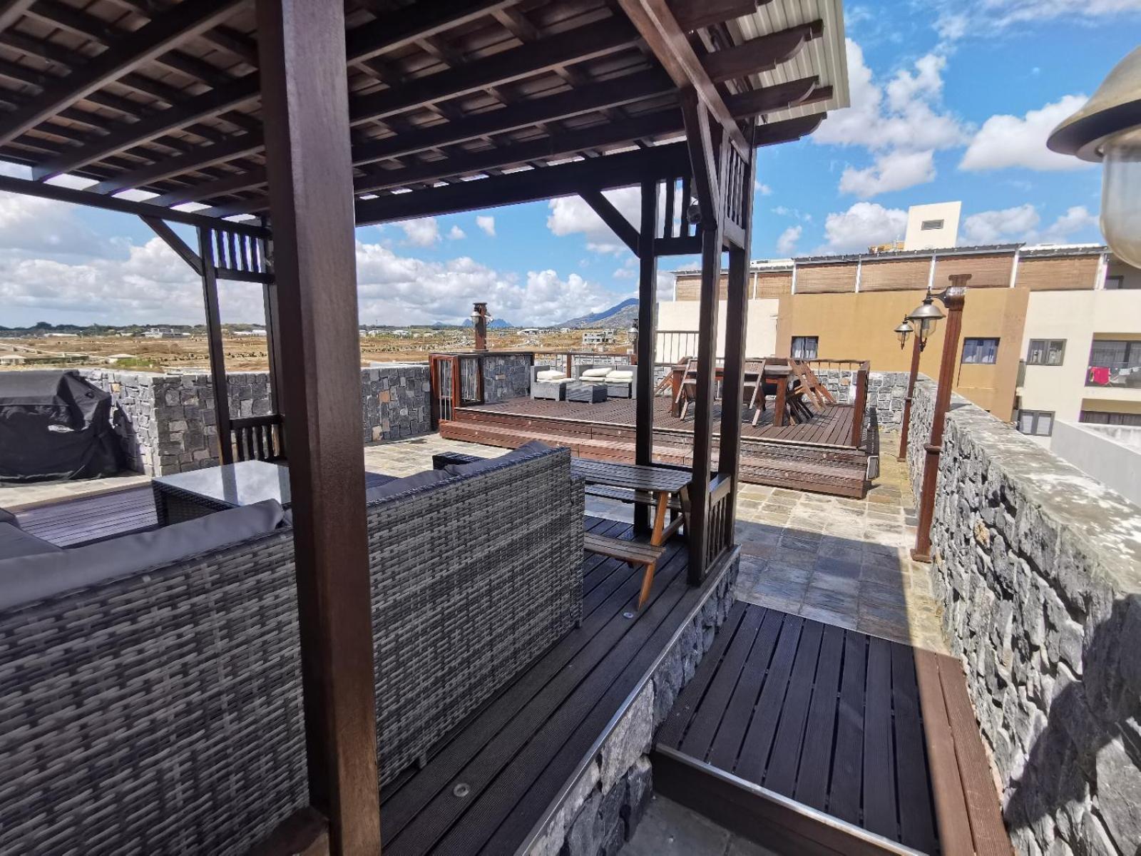 Apartment Deluxe Ocean View Penthouse With Private Roof Deck *