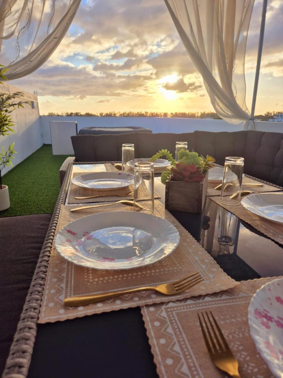 Apartment Skyview Apartment- Rooftop Penthouse With Sunset & Sea Views