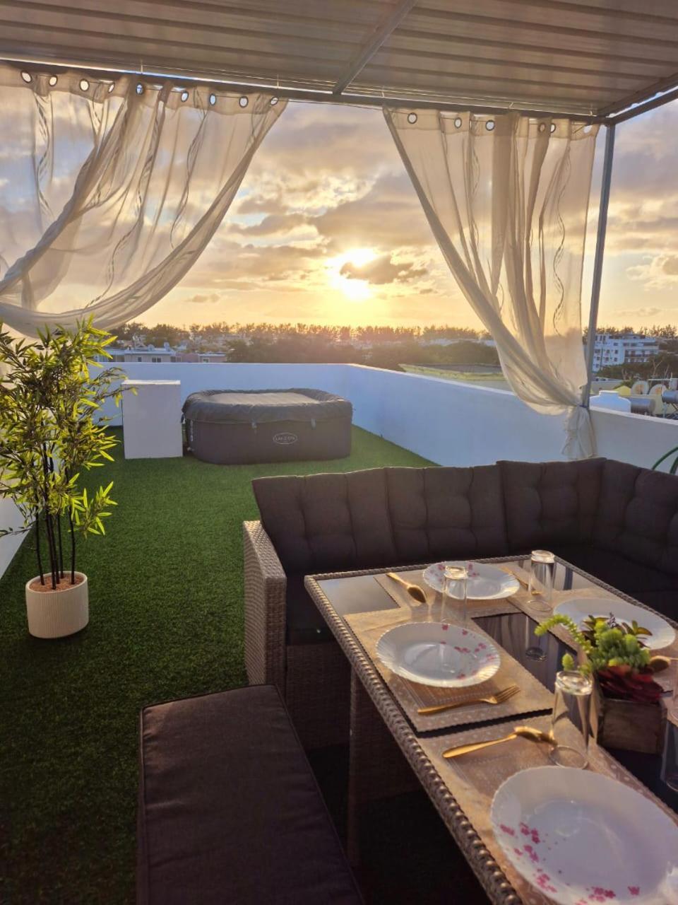 Skyview Apartment- Rooftop Penthouse With Sunset & Sea Views Flic en Flac