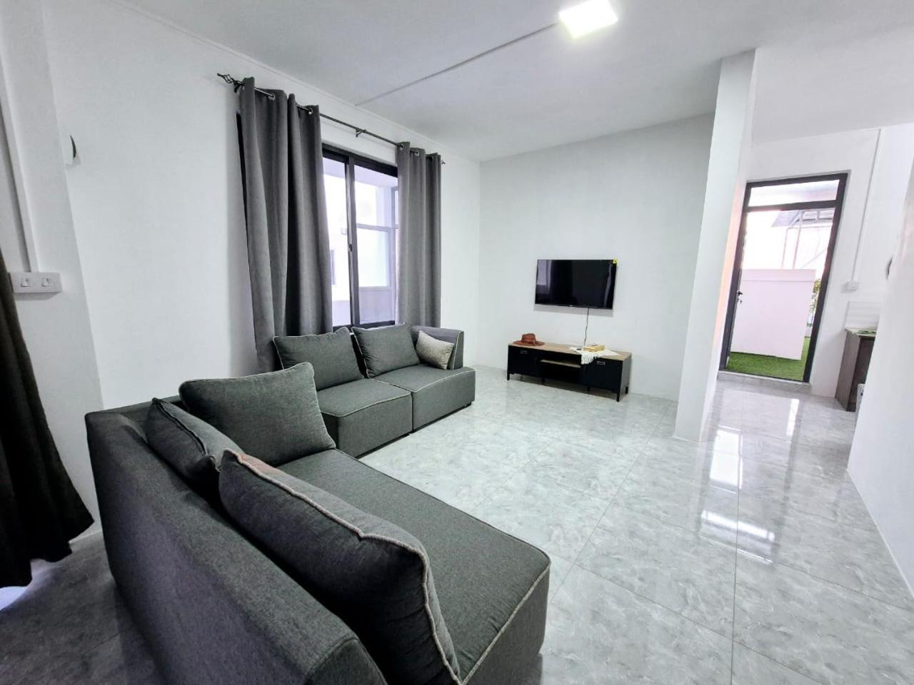 Skyview Apartment- Rooftop Penthouse With Sunset & Sea Views *