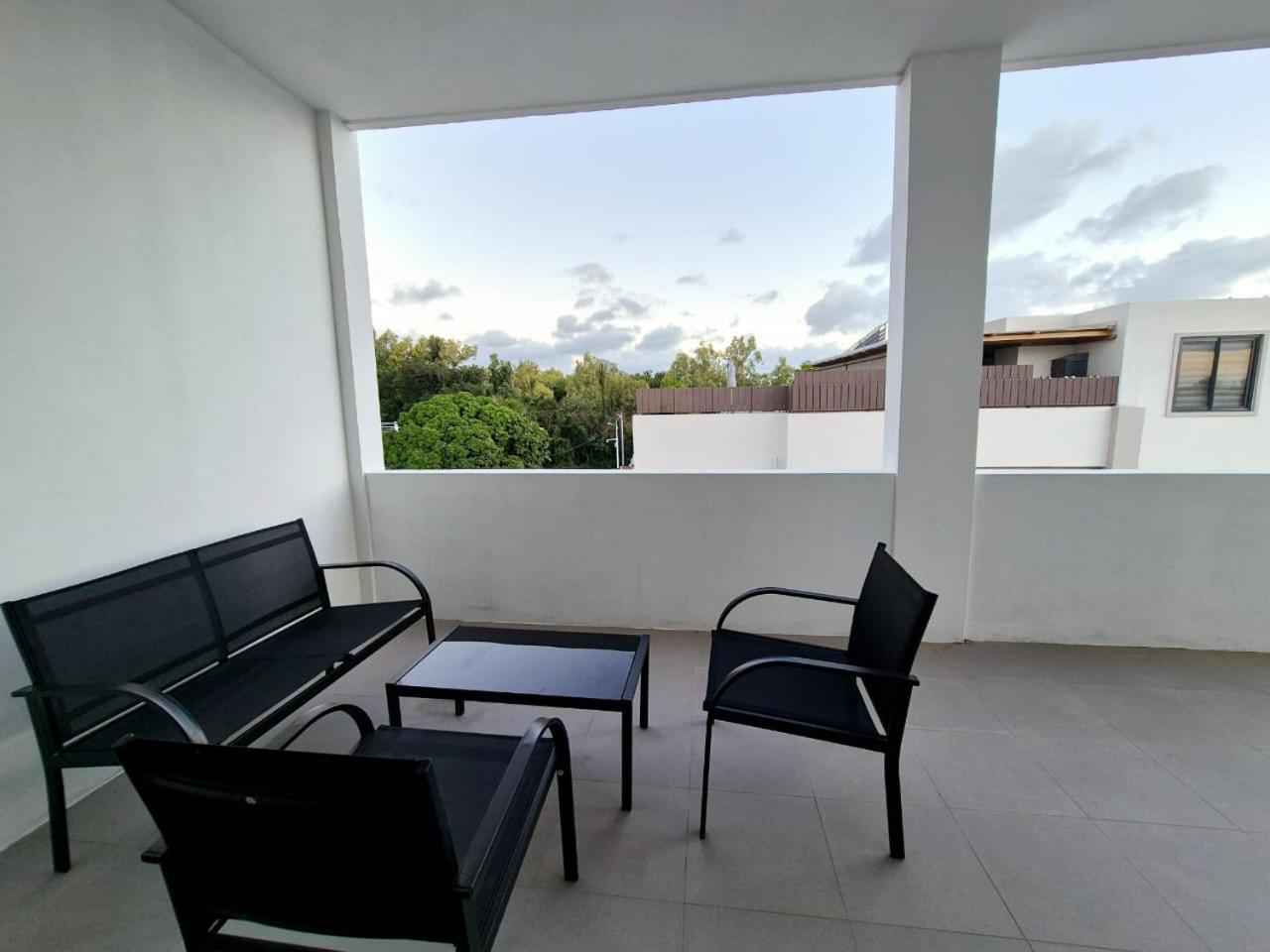 Skyview Apartment- Rooftop Penthouse With Sunset & Sea Views * Flic en Flac