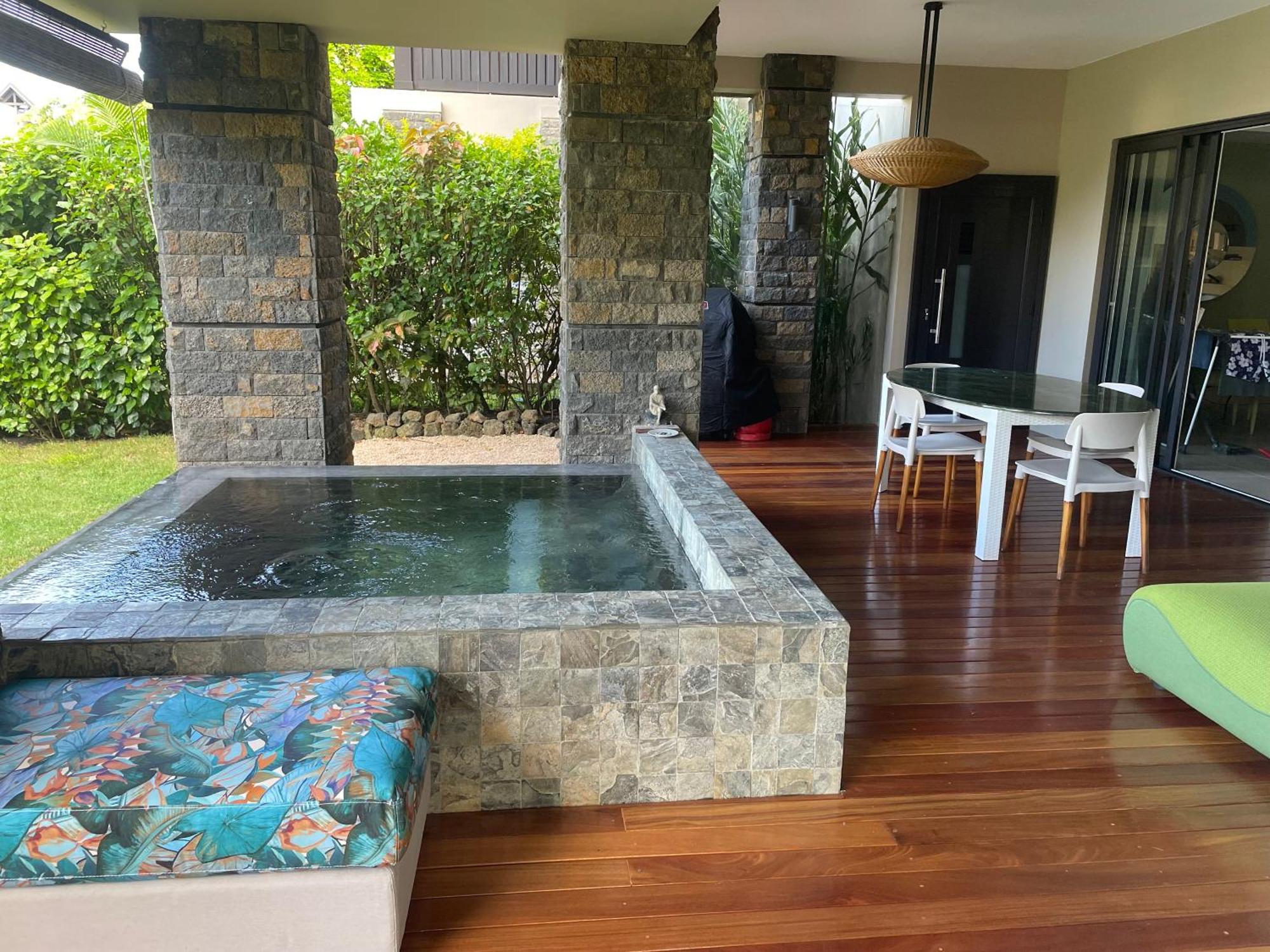 Anahita Golf & Apartment *
