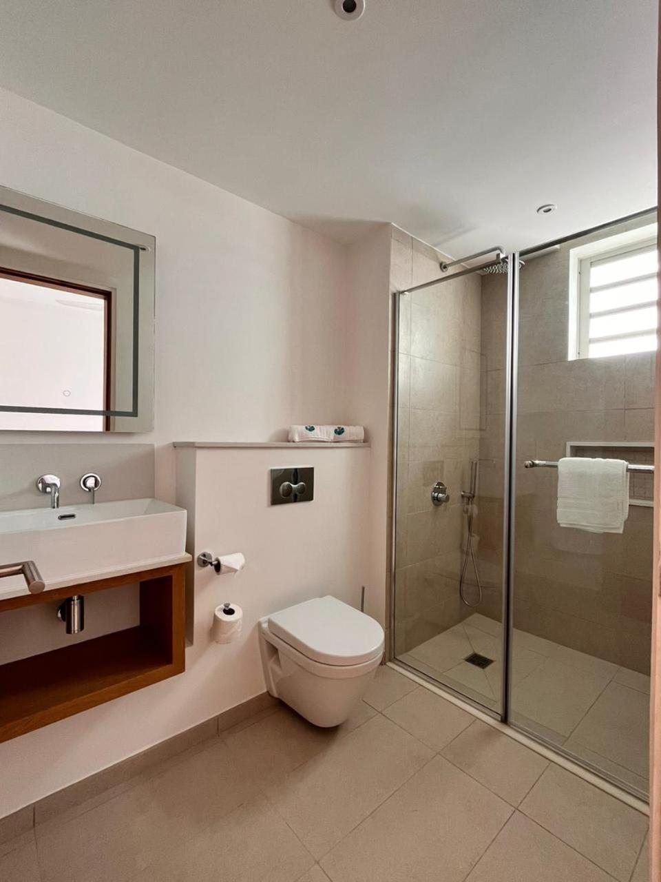Beachfront Ocean Point Apartment *