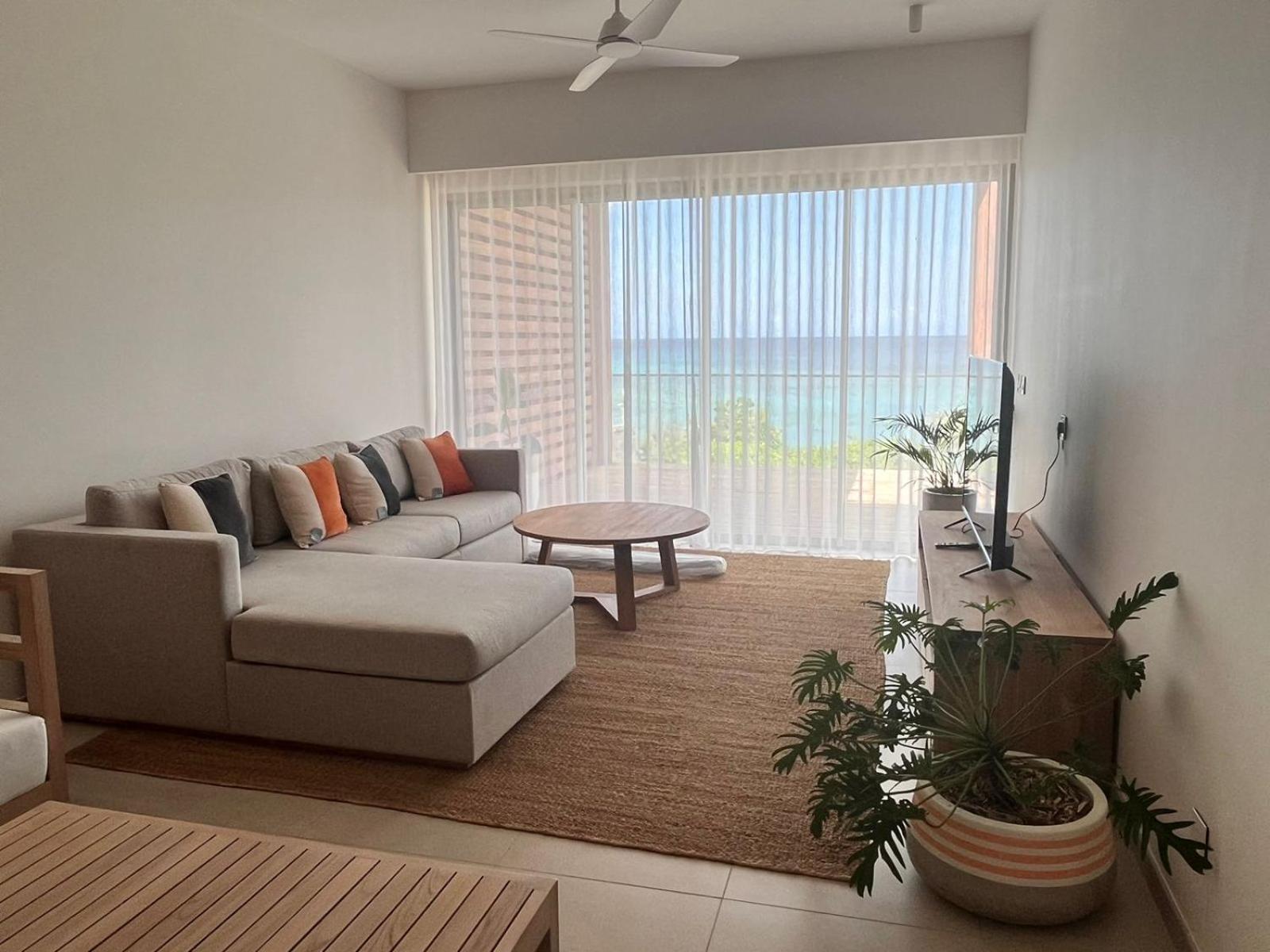 Beachfront Ocean Point Pointe aux Piments