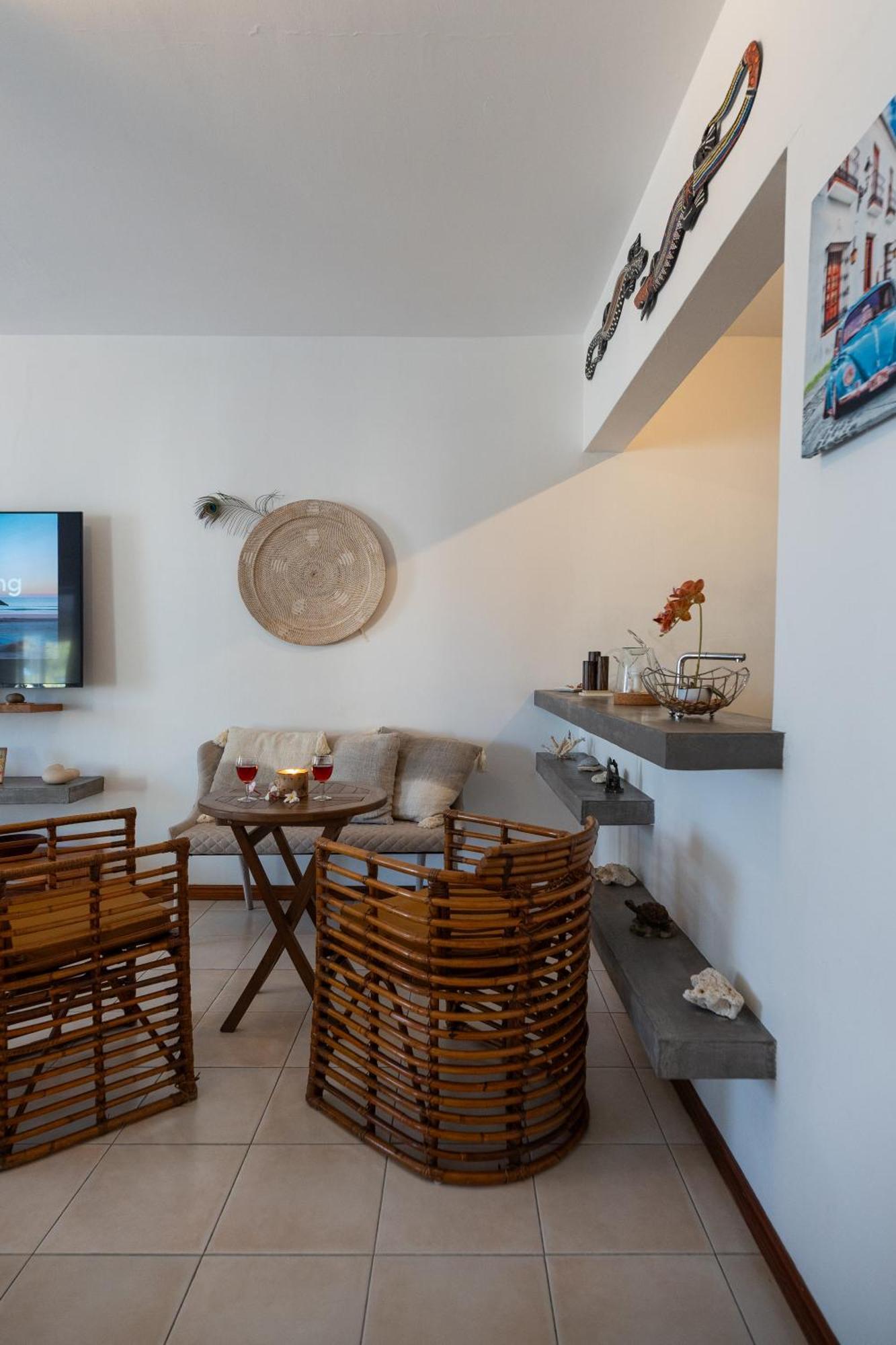 Luxurious 3-bedroom With Sea Views - Sd10