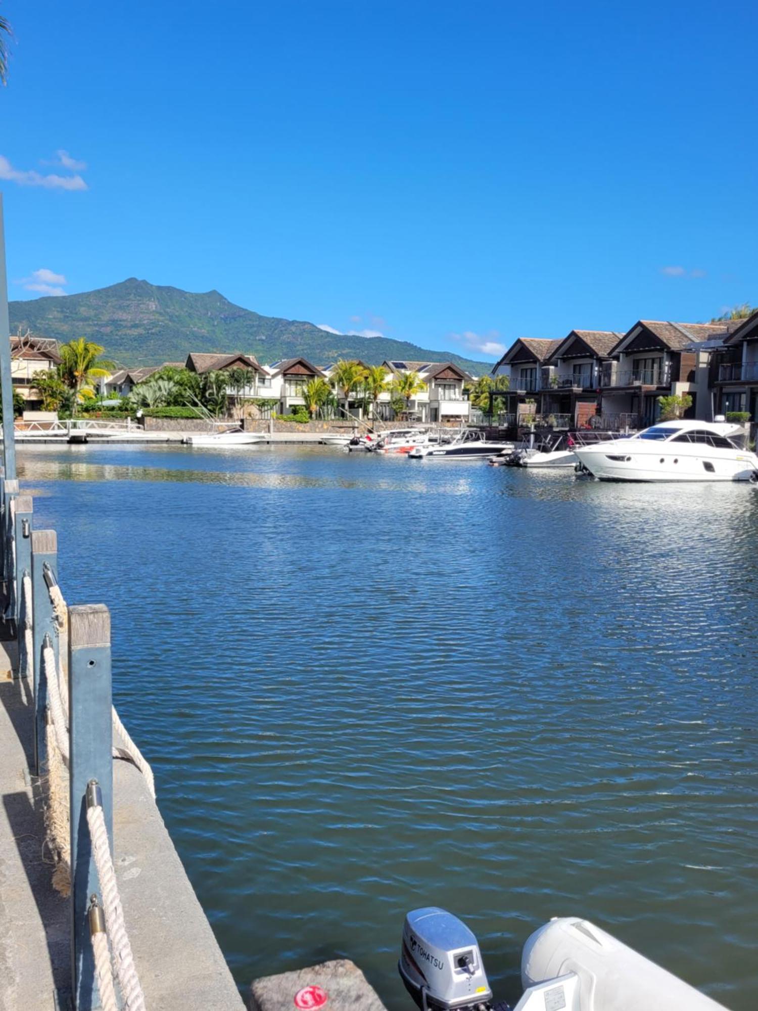 L'estuaire Seafront Black River Riviere Noire