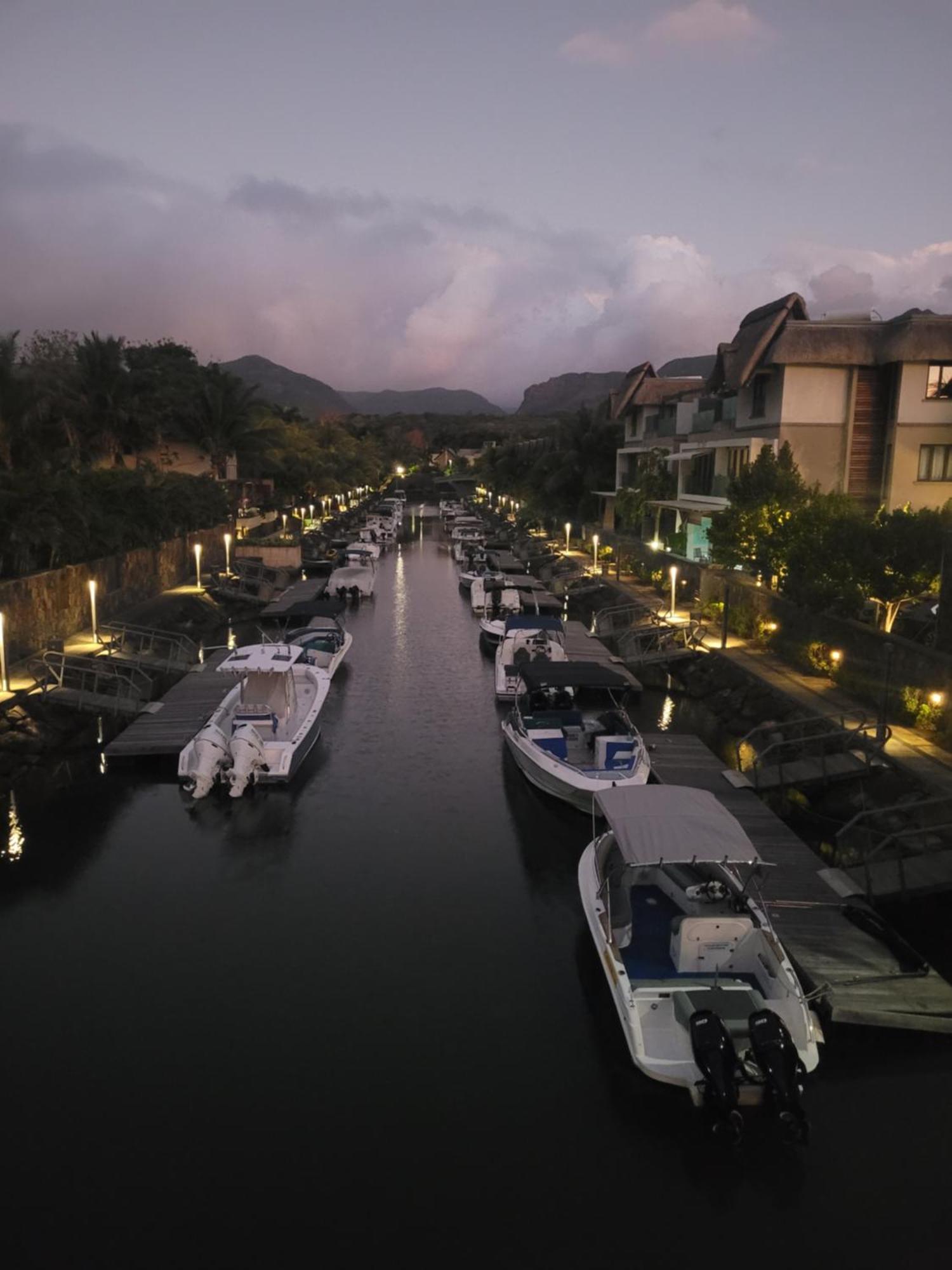 L'estuaire Seafront Black River Riviere Noire
