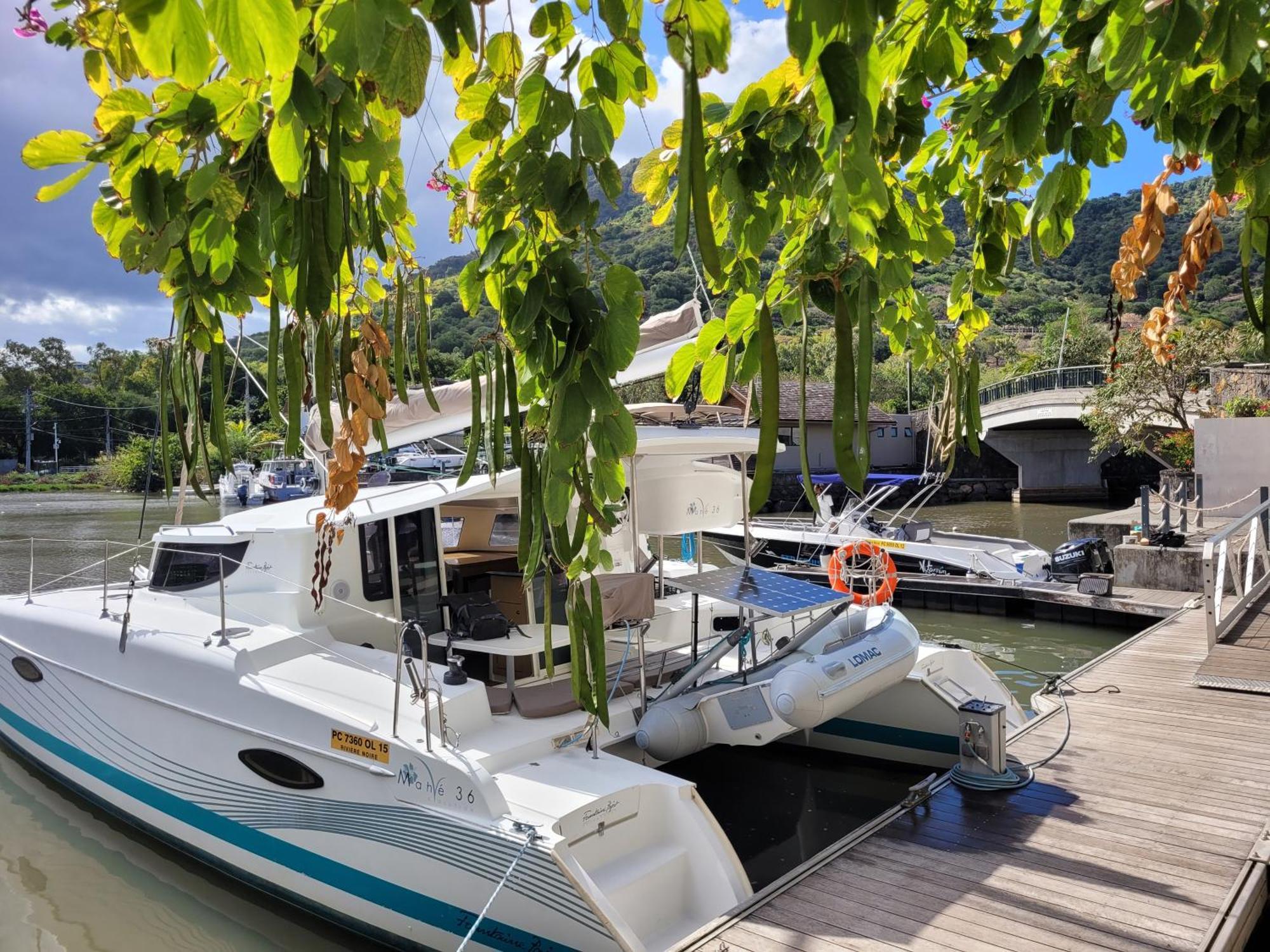 L'estuaire Seafront Black River Apartment