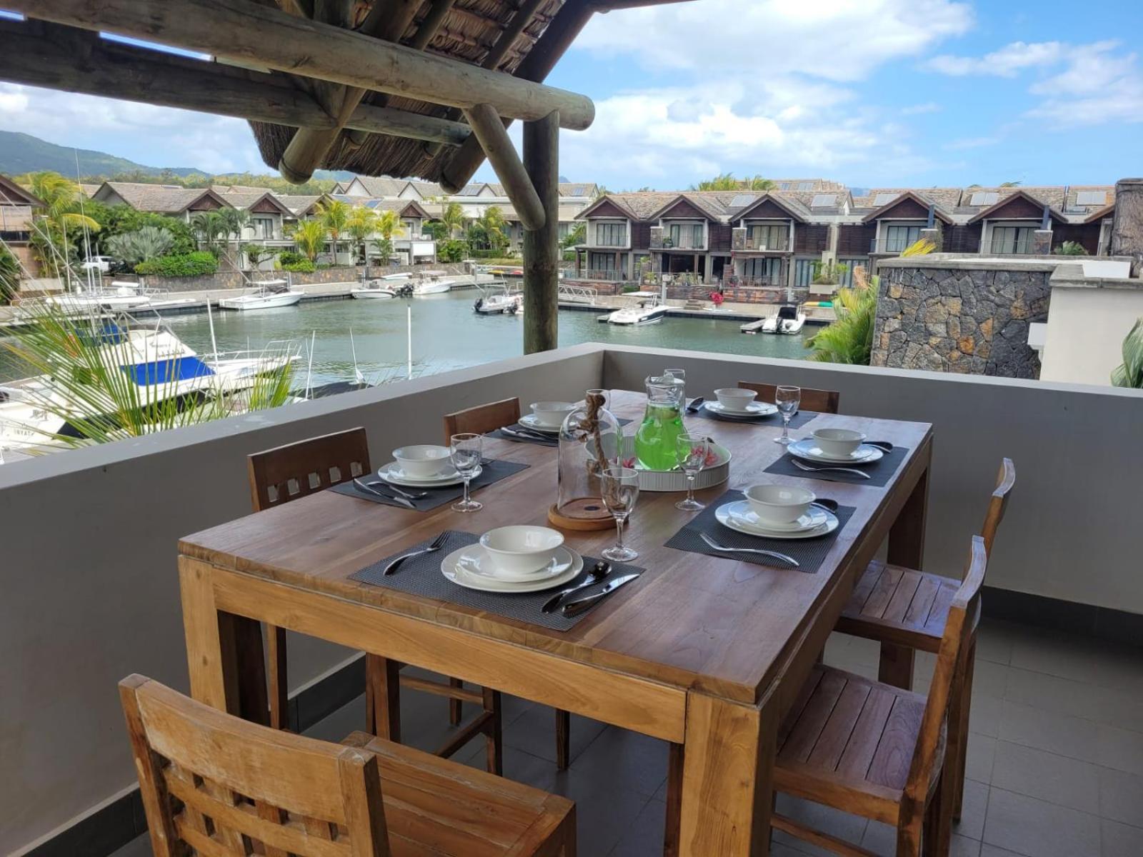 L'estuaire Seafront Black River Apartment *