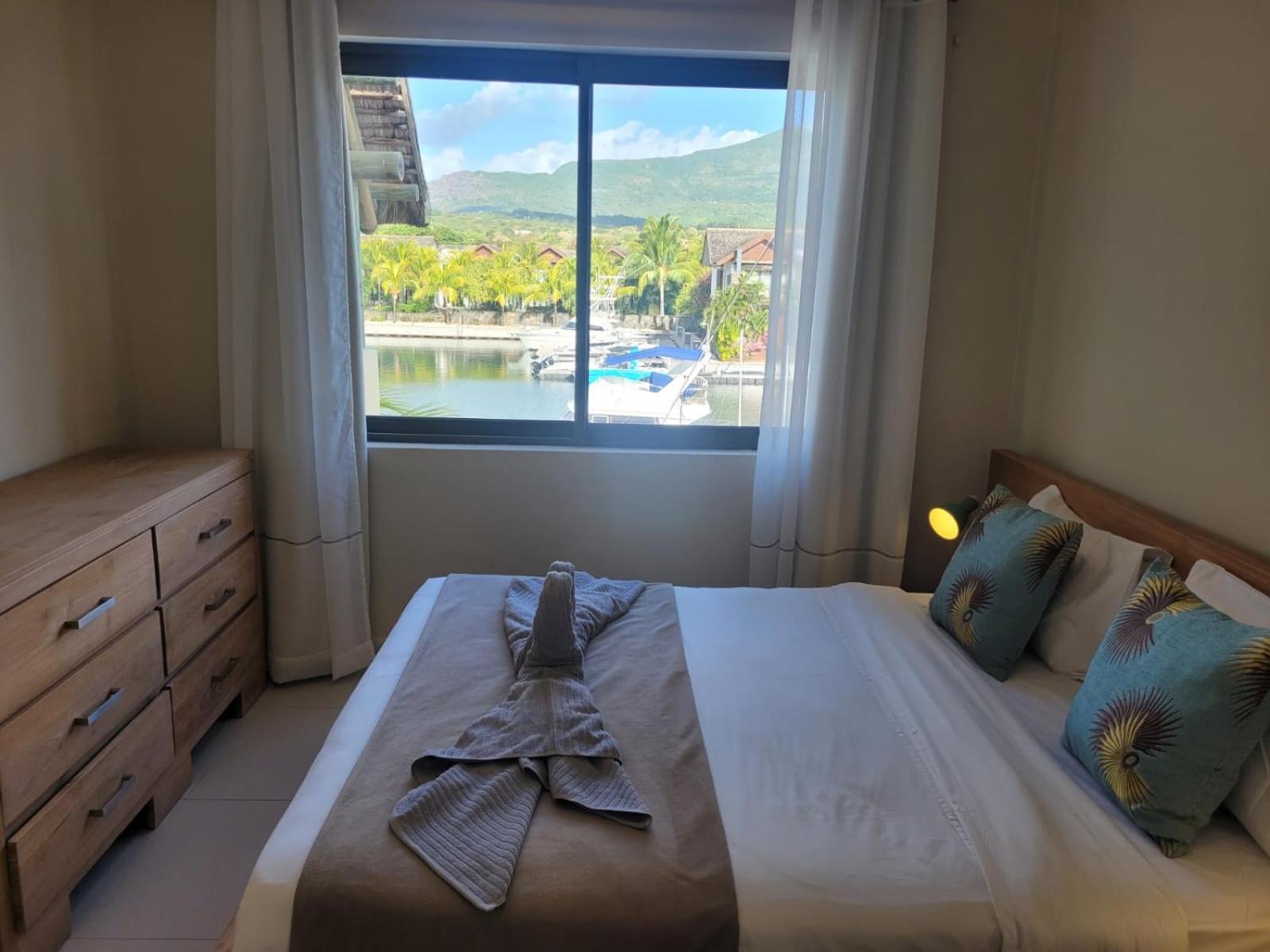 L'estuaire Seafront Black River Apartment