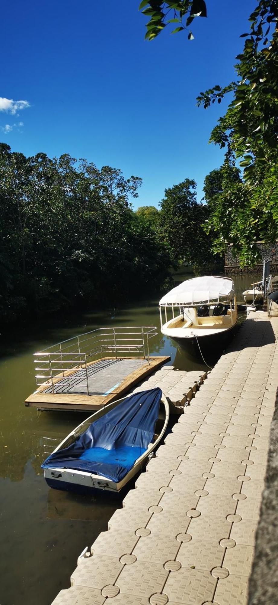 Port Chambly Riverfront Holiday home *