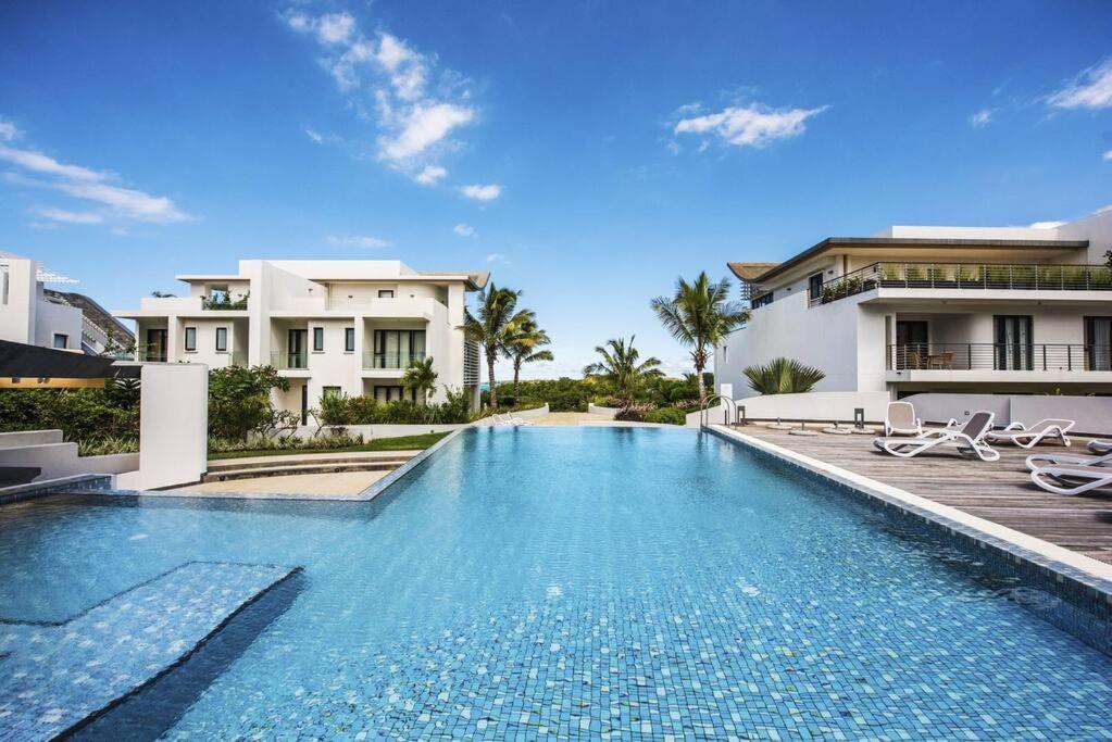 Luxury 3 Bedroom Sea View Azuri Estate *