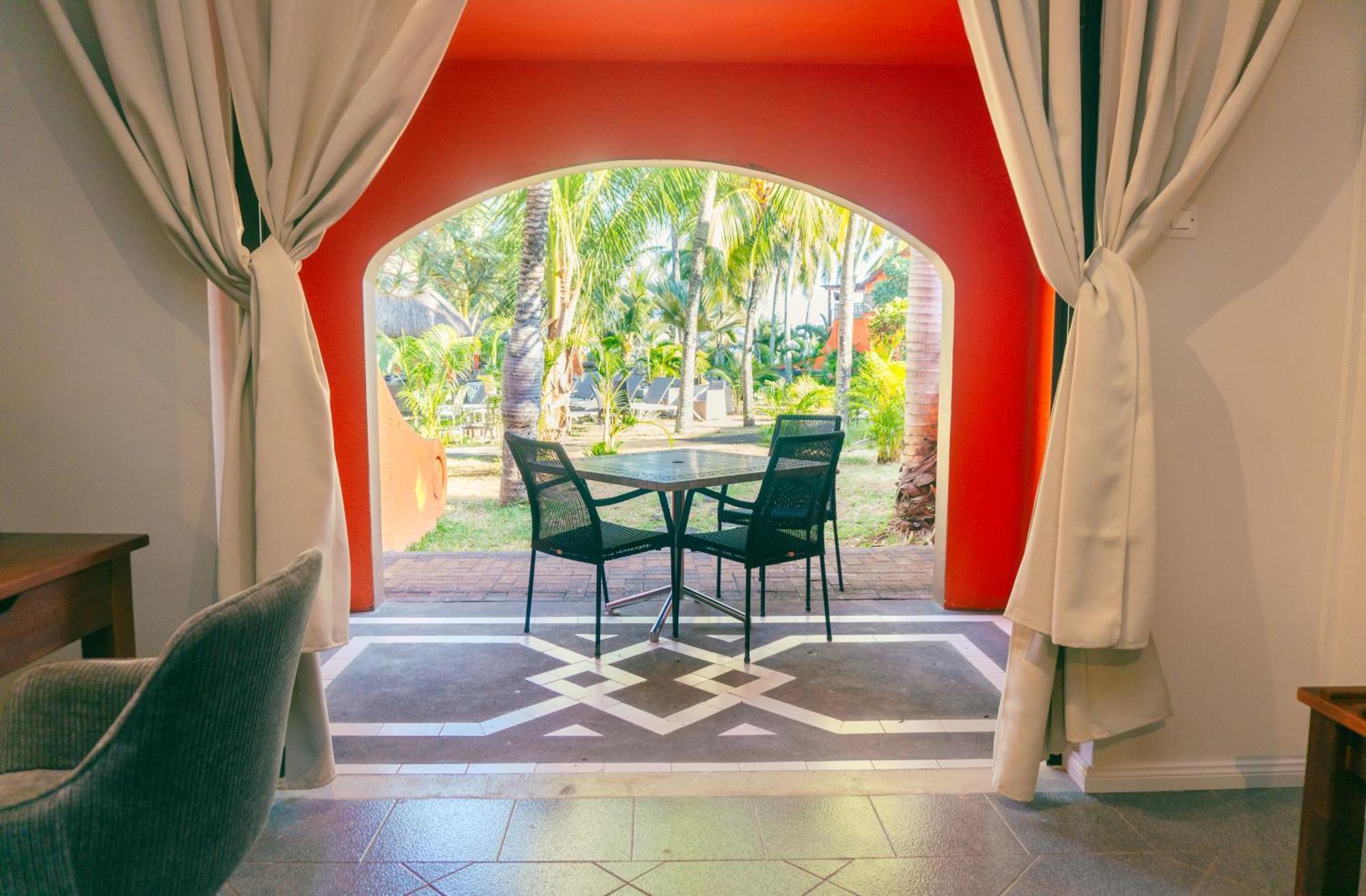 Flowers Of Paradise With Lov Hotel 3*