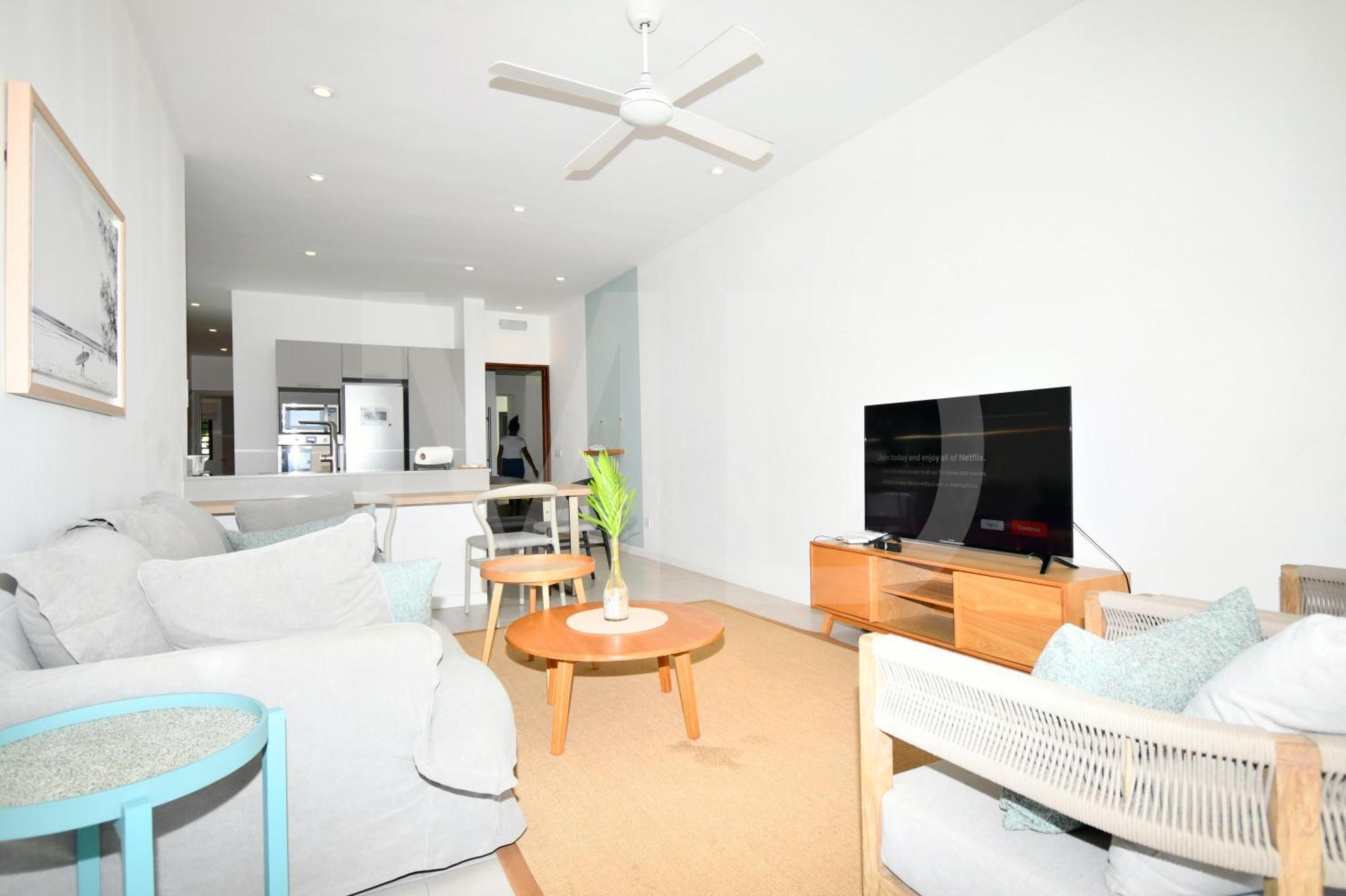 White&blue Beachfront Luxury Villa Poste Lafayette