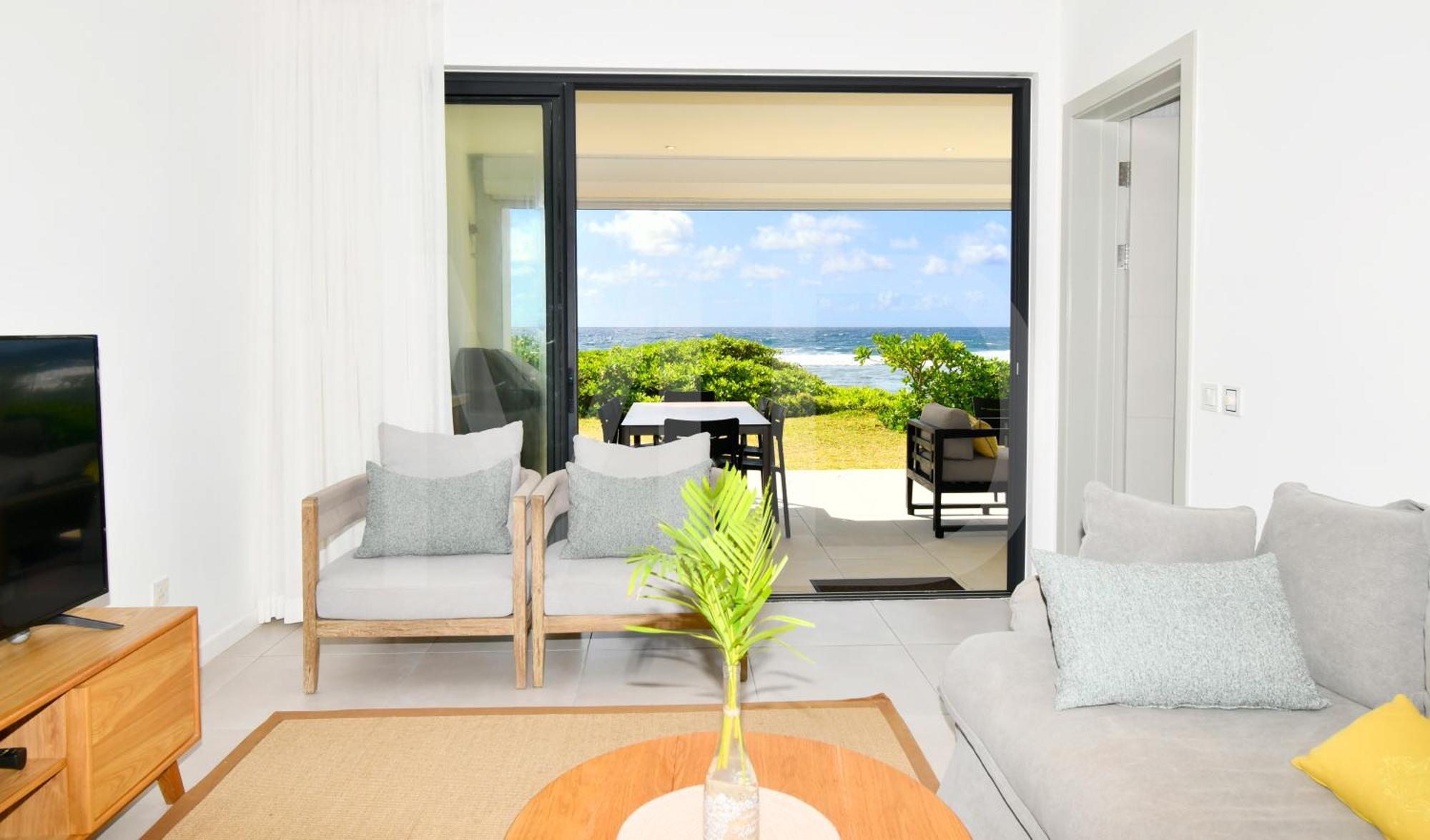 White&blue Beachfront Luxury *