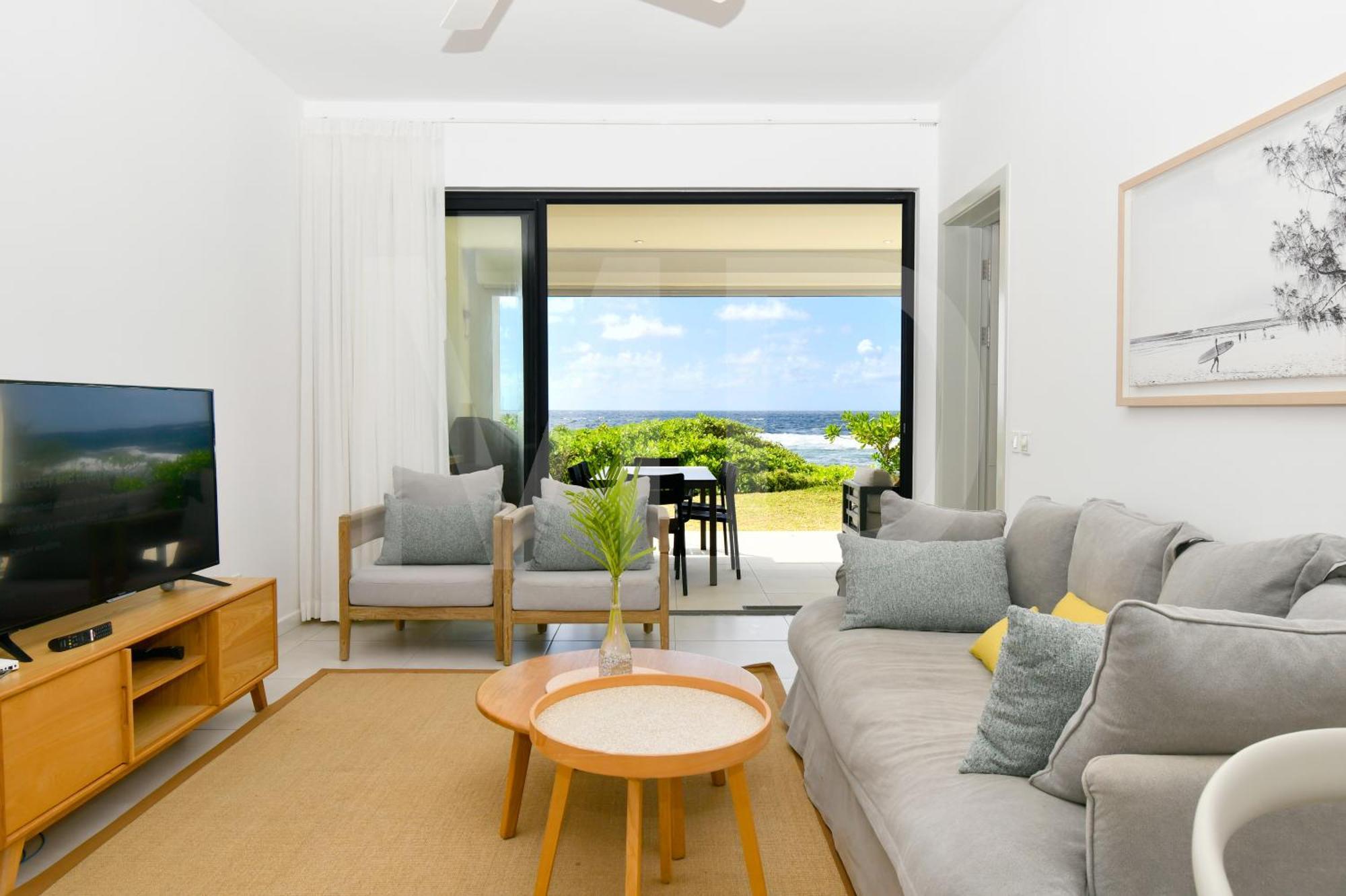 White&blue Beachfront Luxury Villa