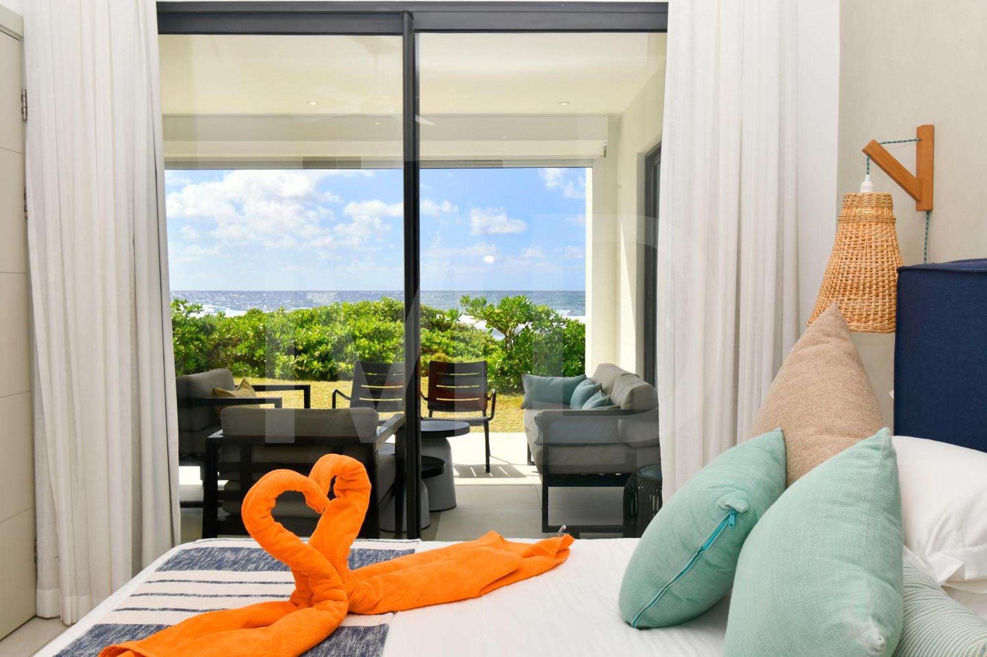 White&blue Beachfront Luxury Villa Poste Lafayette