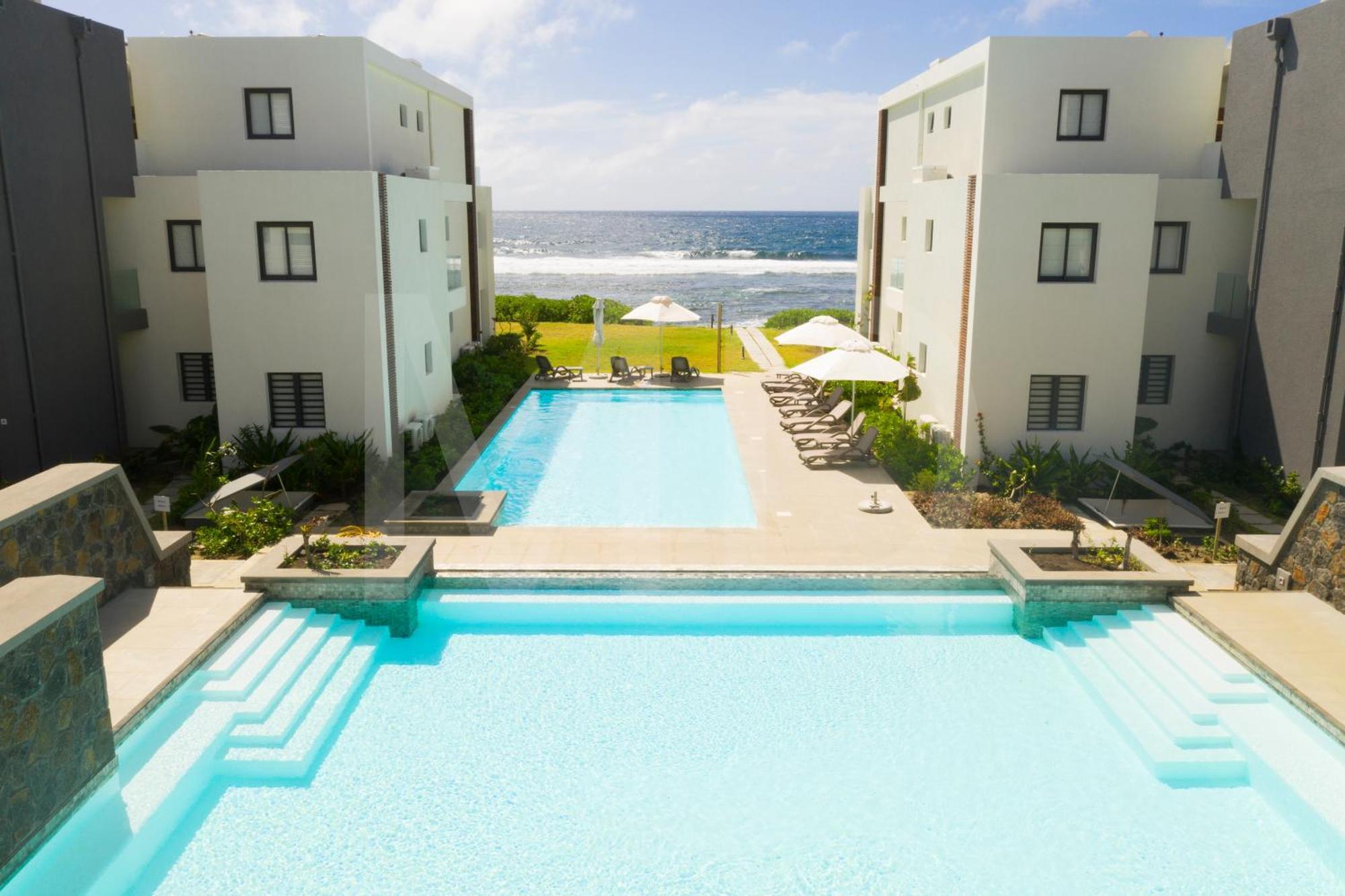 White&blue Beachfront Luxury Villa