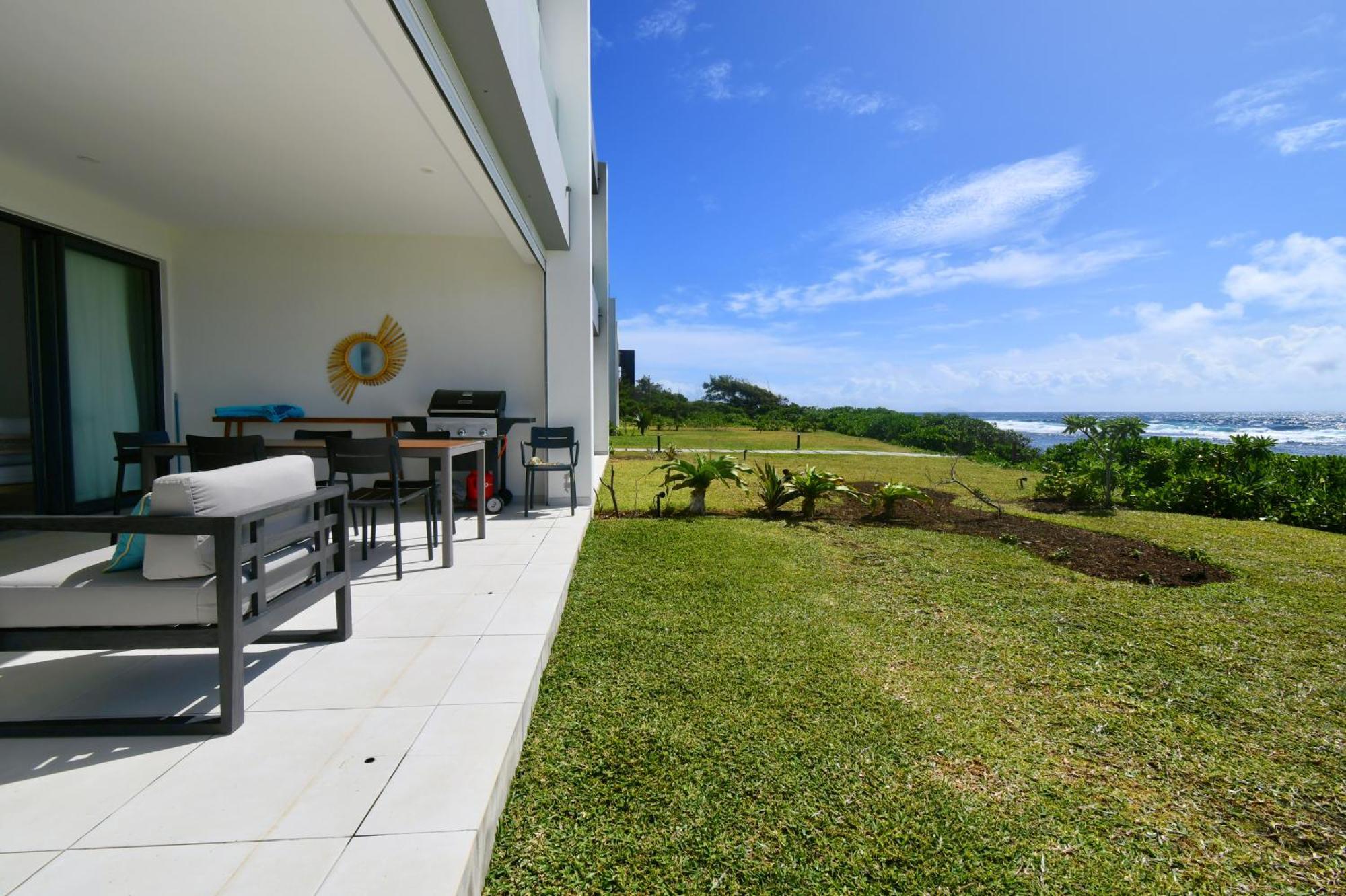 White&blue Beachfront Luxury * Poste Lafayette