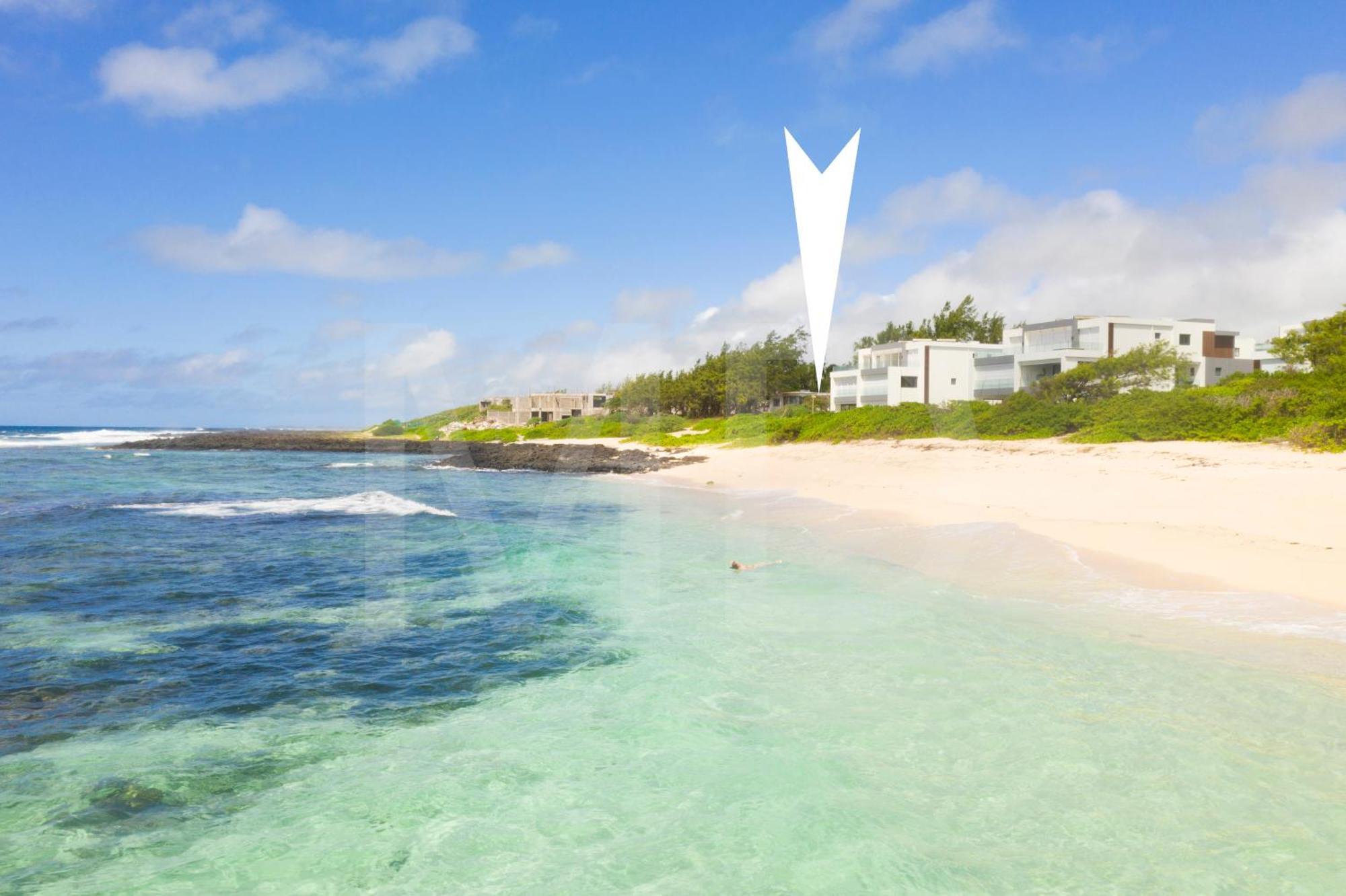 White&blue Beachfront Luxury Villa