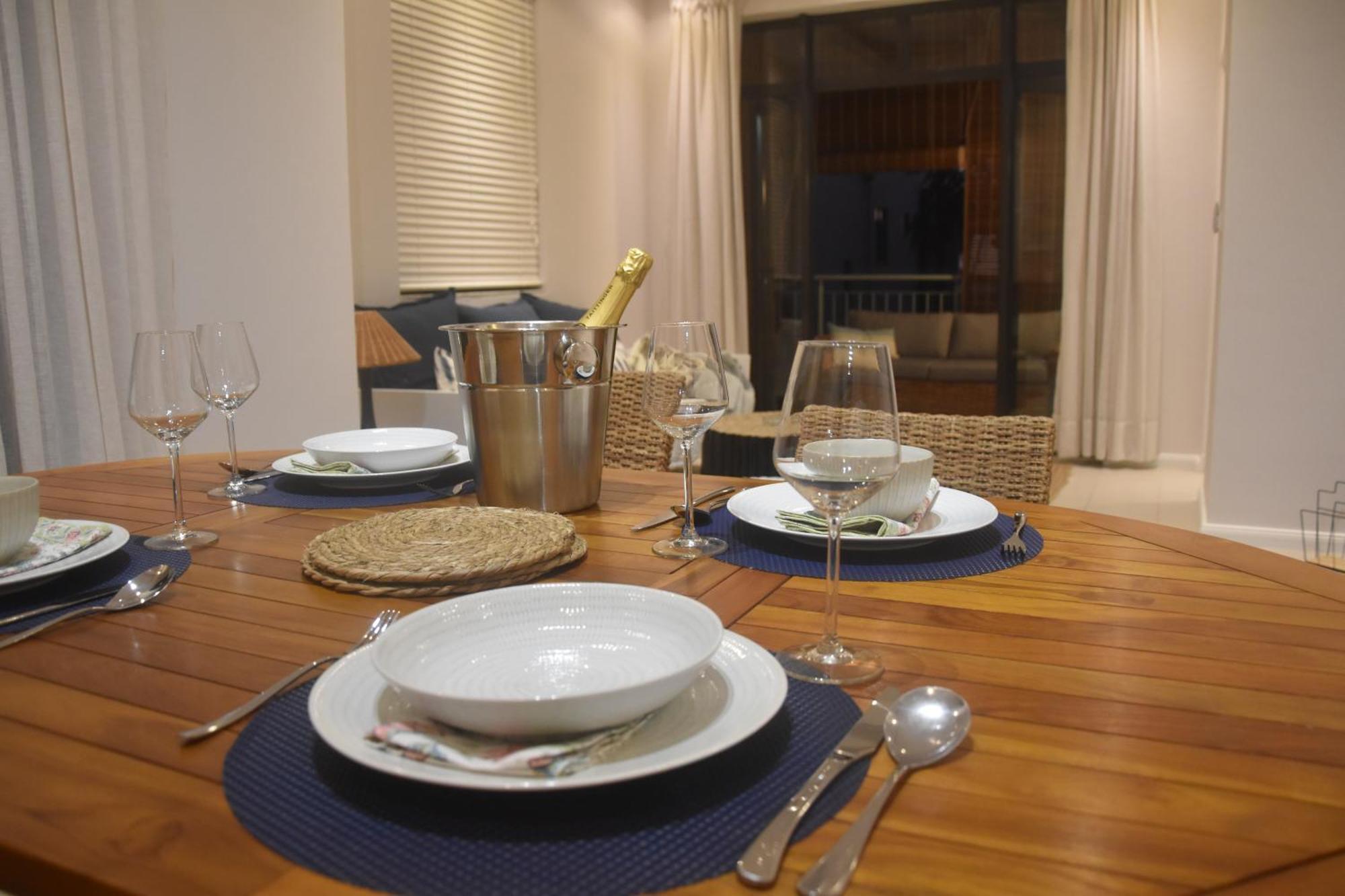 Blue Waves Beachfront Penthouse Apartamento *