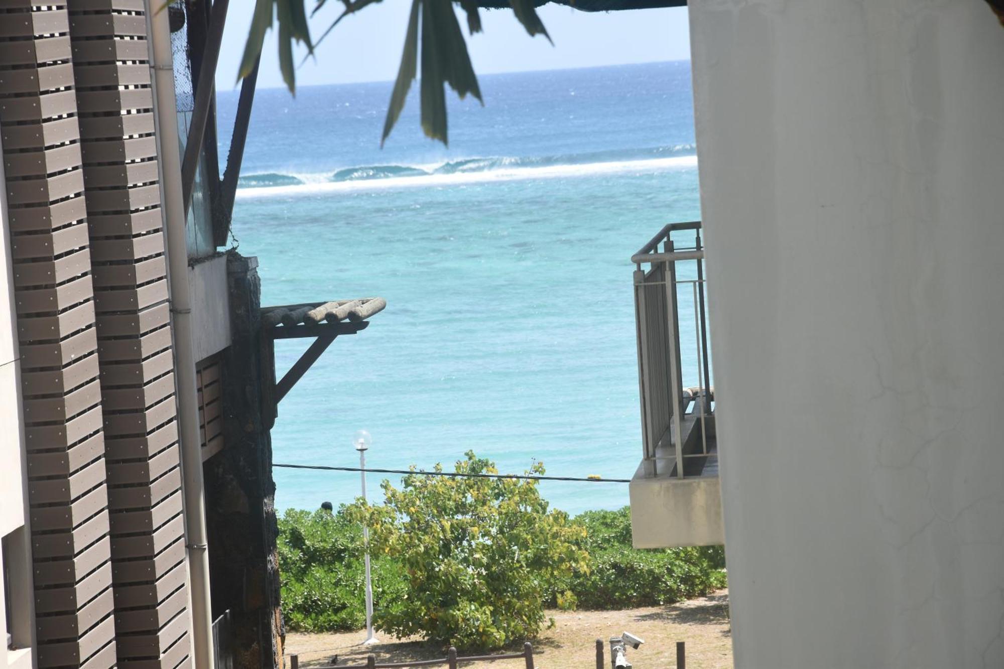 Blue Waves Beachfront Penthouse * Flic en Flac