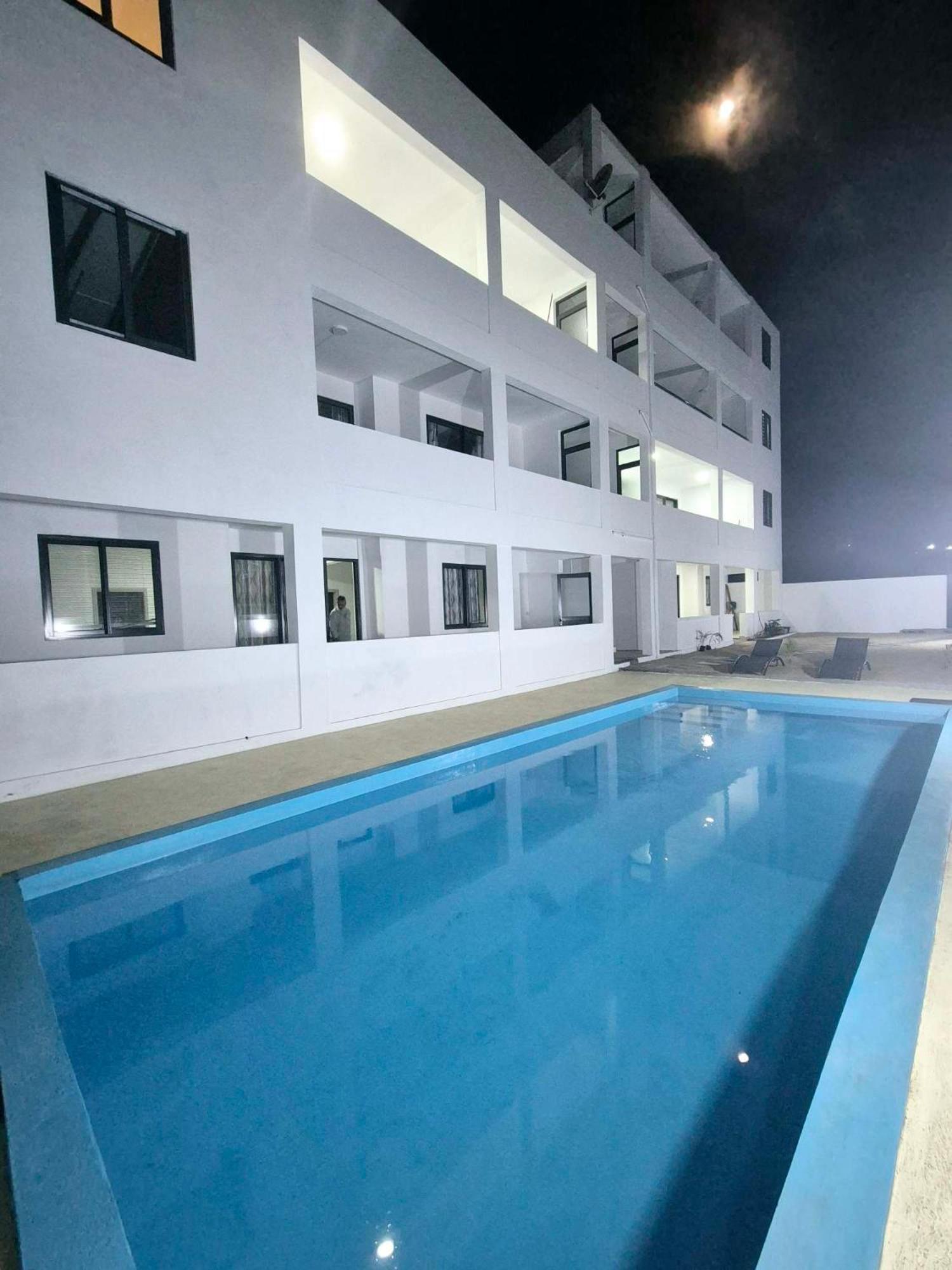 Skyview Apartment- Rooftop Penthouse With Sunset & Sea Views *