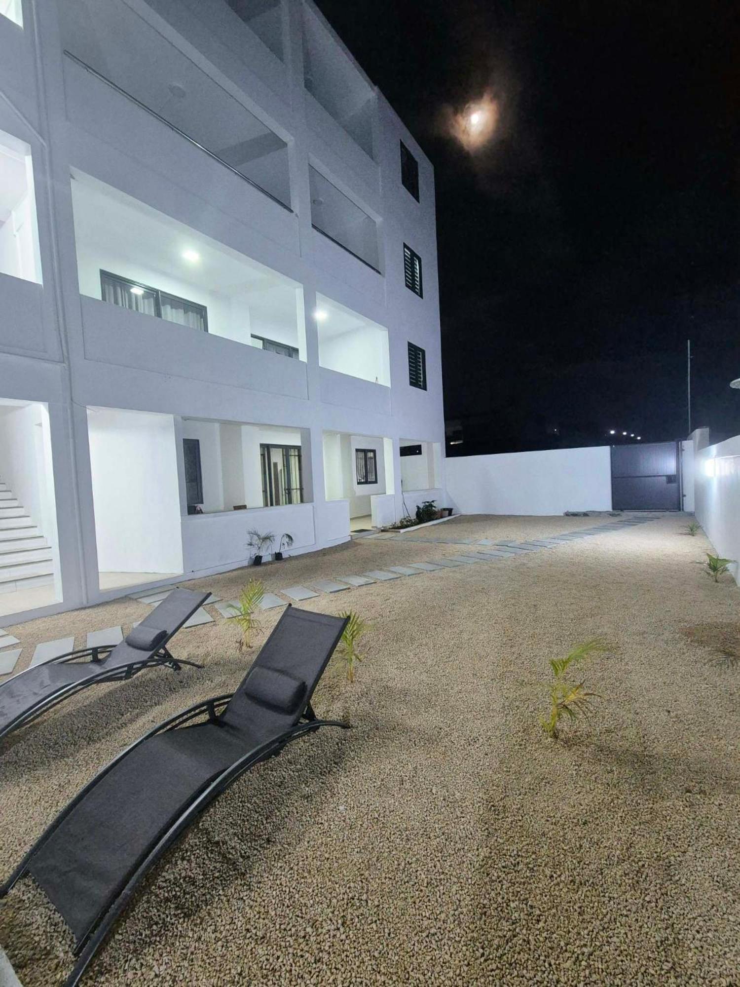 Skyview Apartment- Rooftop Penthouse With Sunset & Sea Views Apartment *