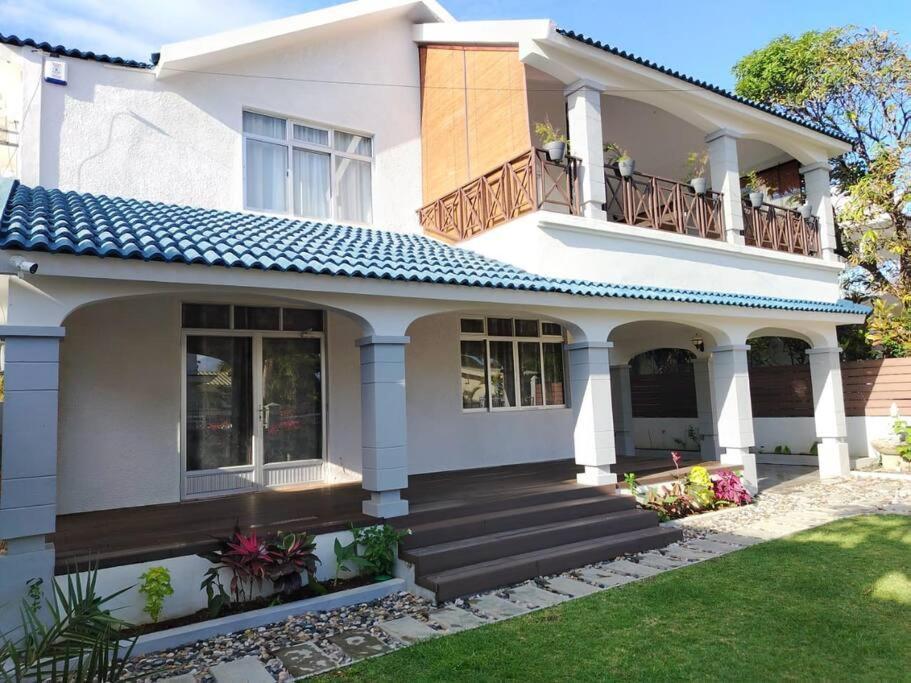 Hive Villa Blue Bay