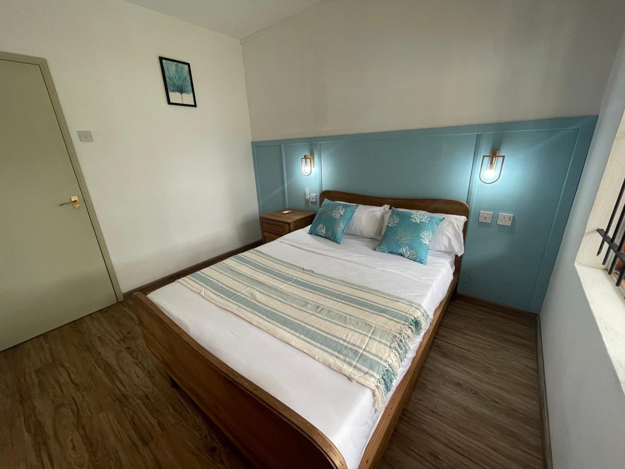 Apartment Link Road 69 *