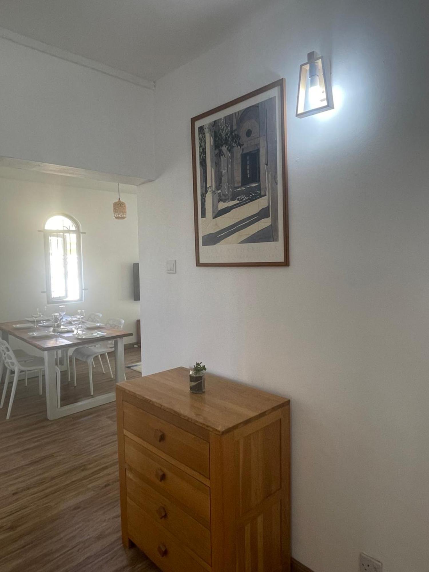 Apartment Link Road 69