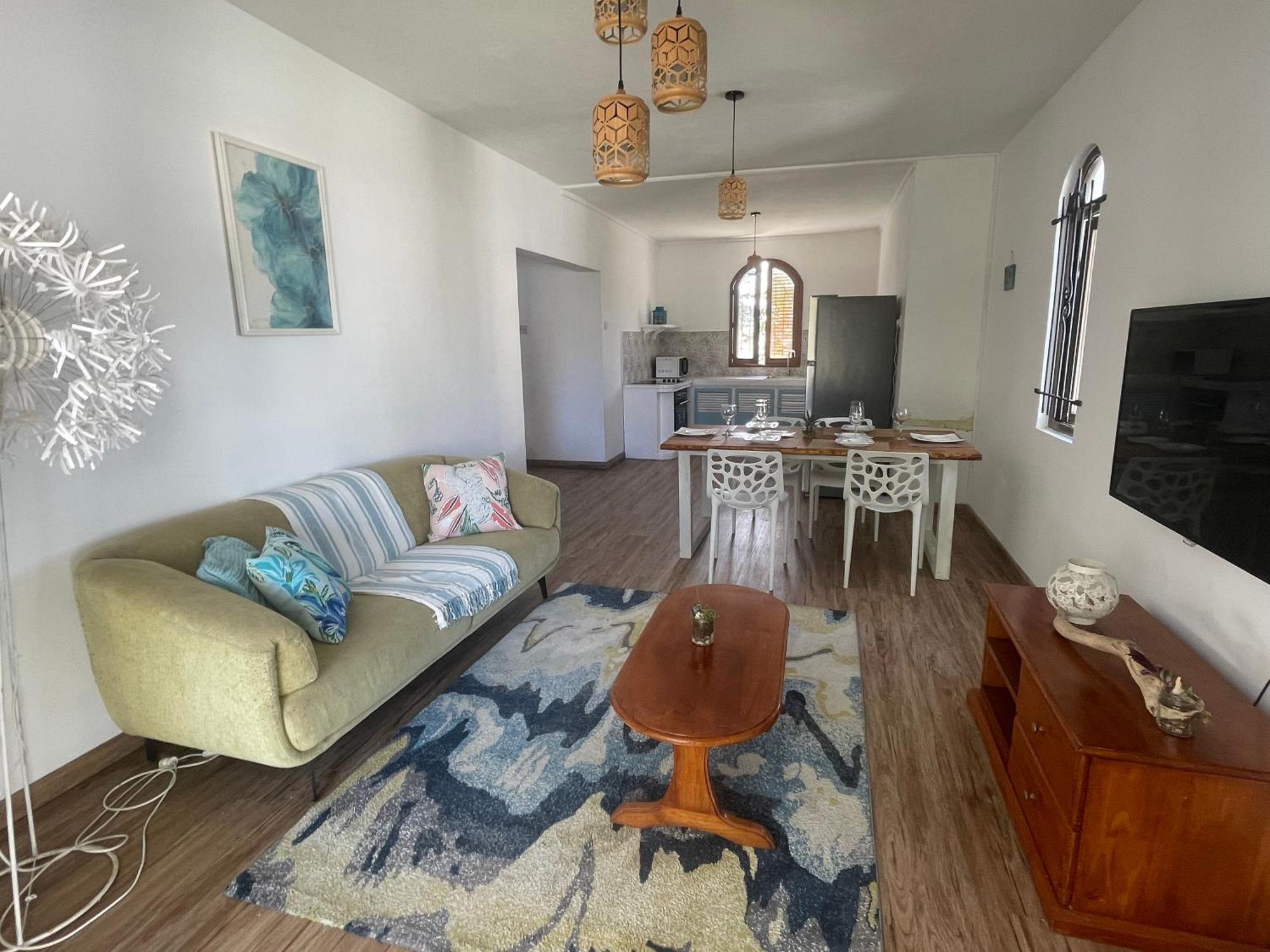 Apartment Link Road 69 *