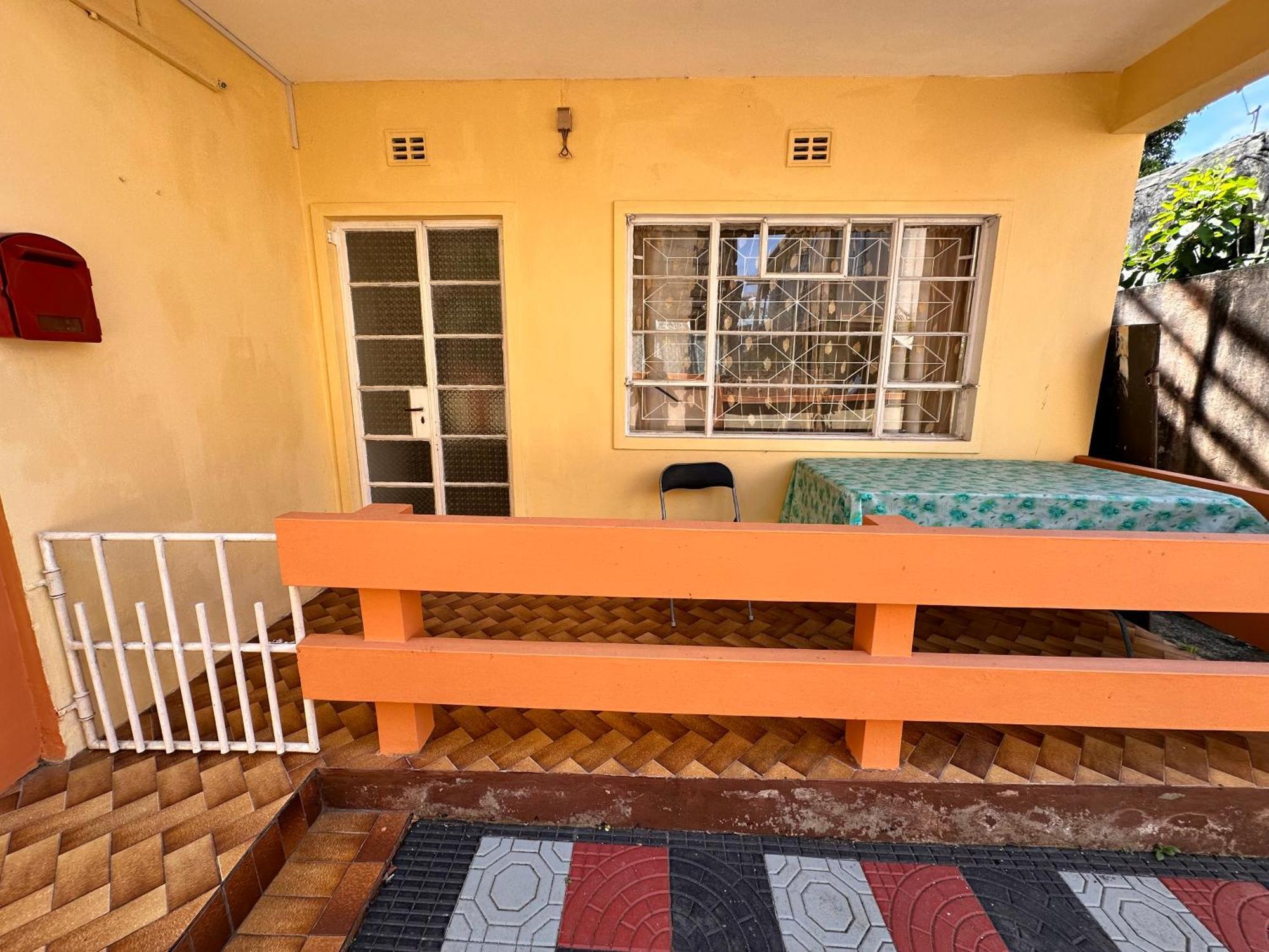 Apartment Spacious Ground Floor 2 Bedroom With Parking
