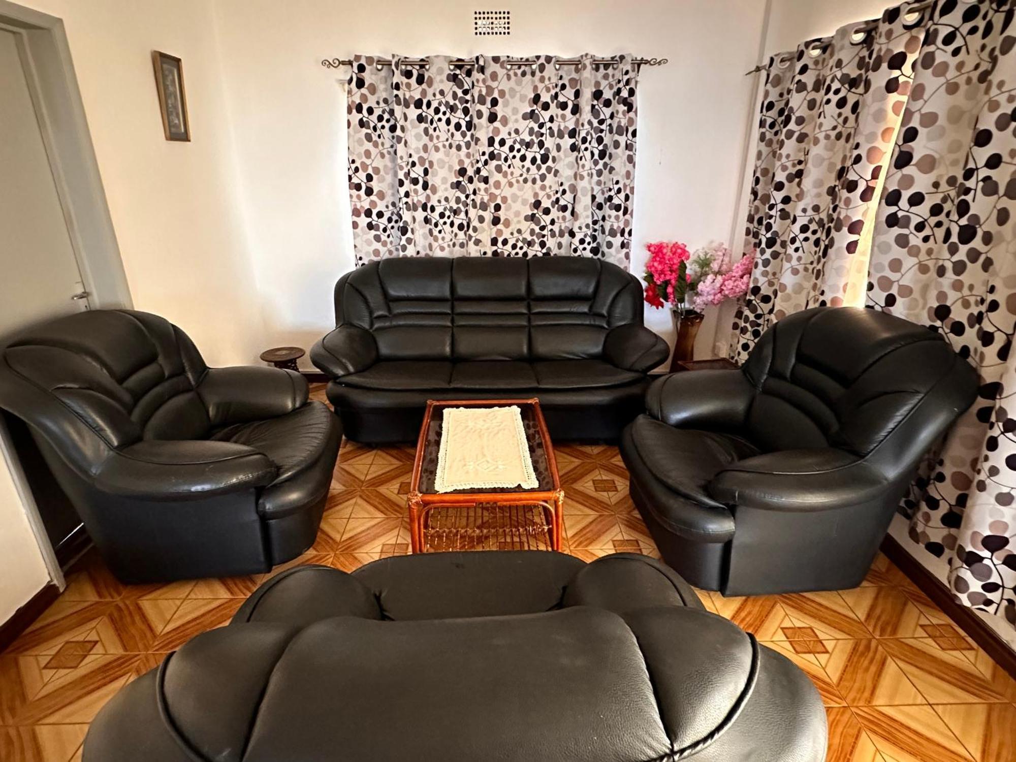 Spacious Ground Floor 2 Bedroom With Parking Apartment *