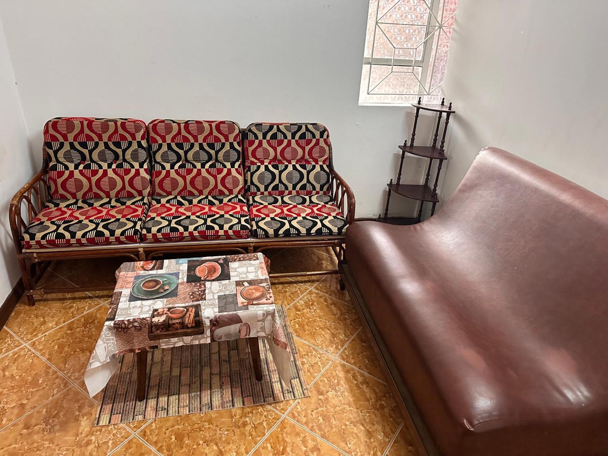 Apartment Spacious Ground Floor 2 Bedroom With Parking *