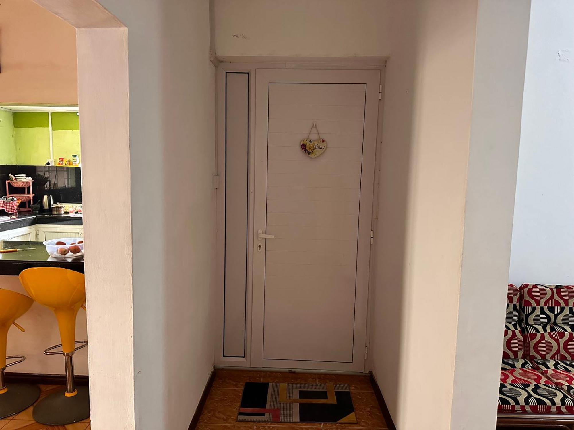 Spacious Ground Floor 2 Bedroom With Parking Apartment *