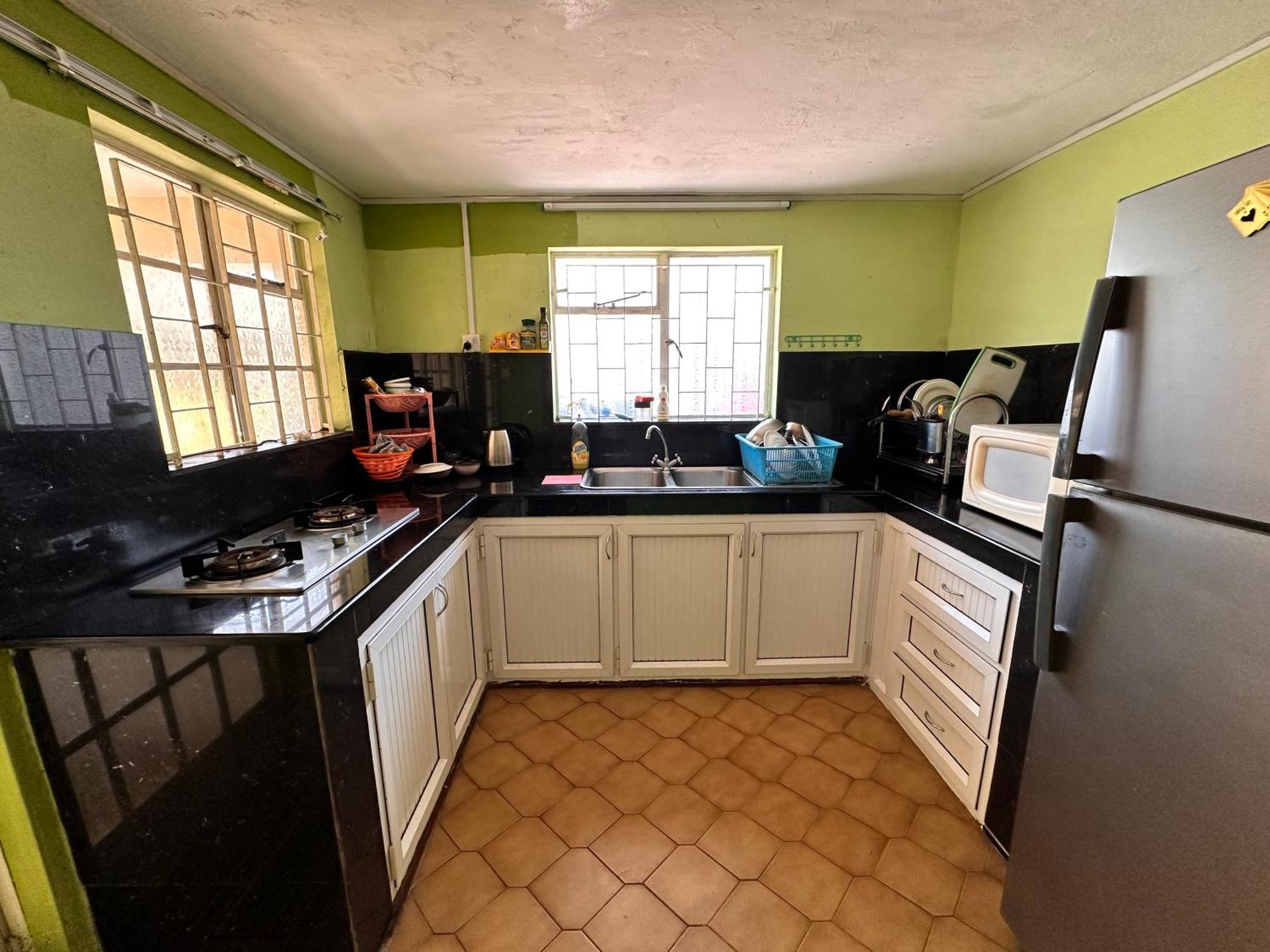 Spacious Ground Floor 2 Bedroom With Parking