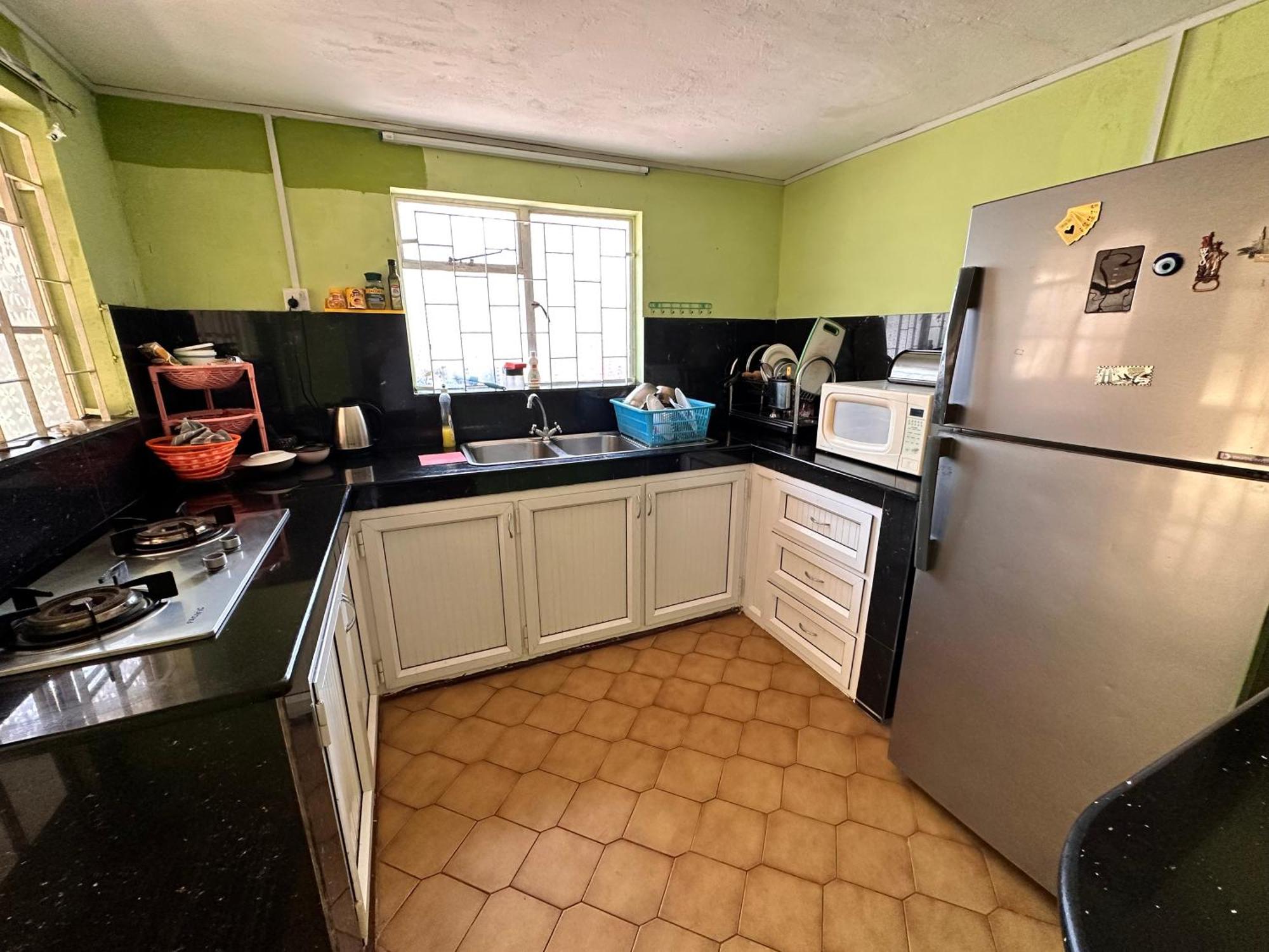 Apartment Spacious Ground Floor 2 Bedroom With Parking *