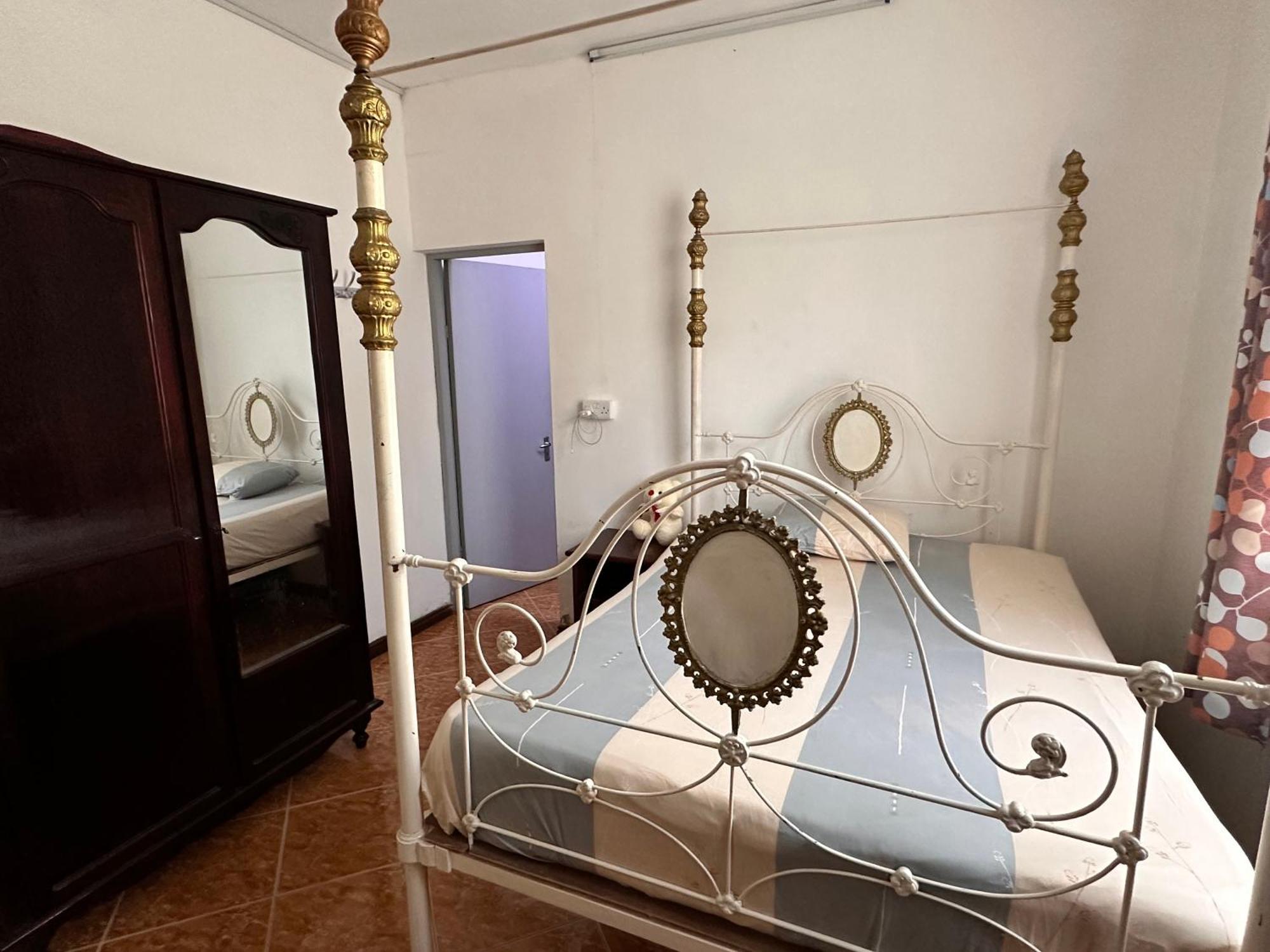 Spacious Ground Floor 2 Bedroom With Parking *